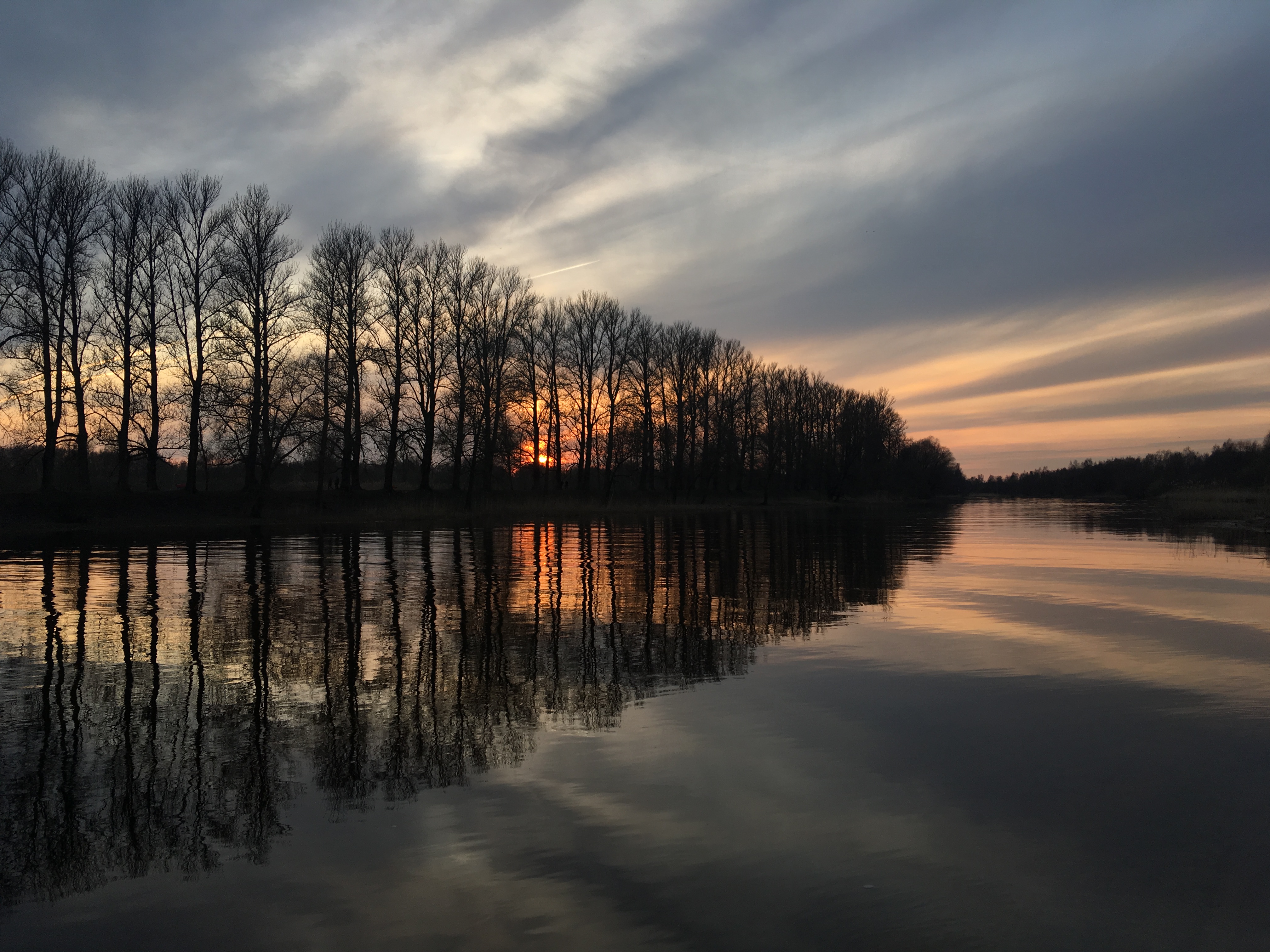 Free photo The river at late sunset