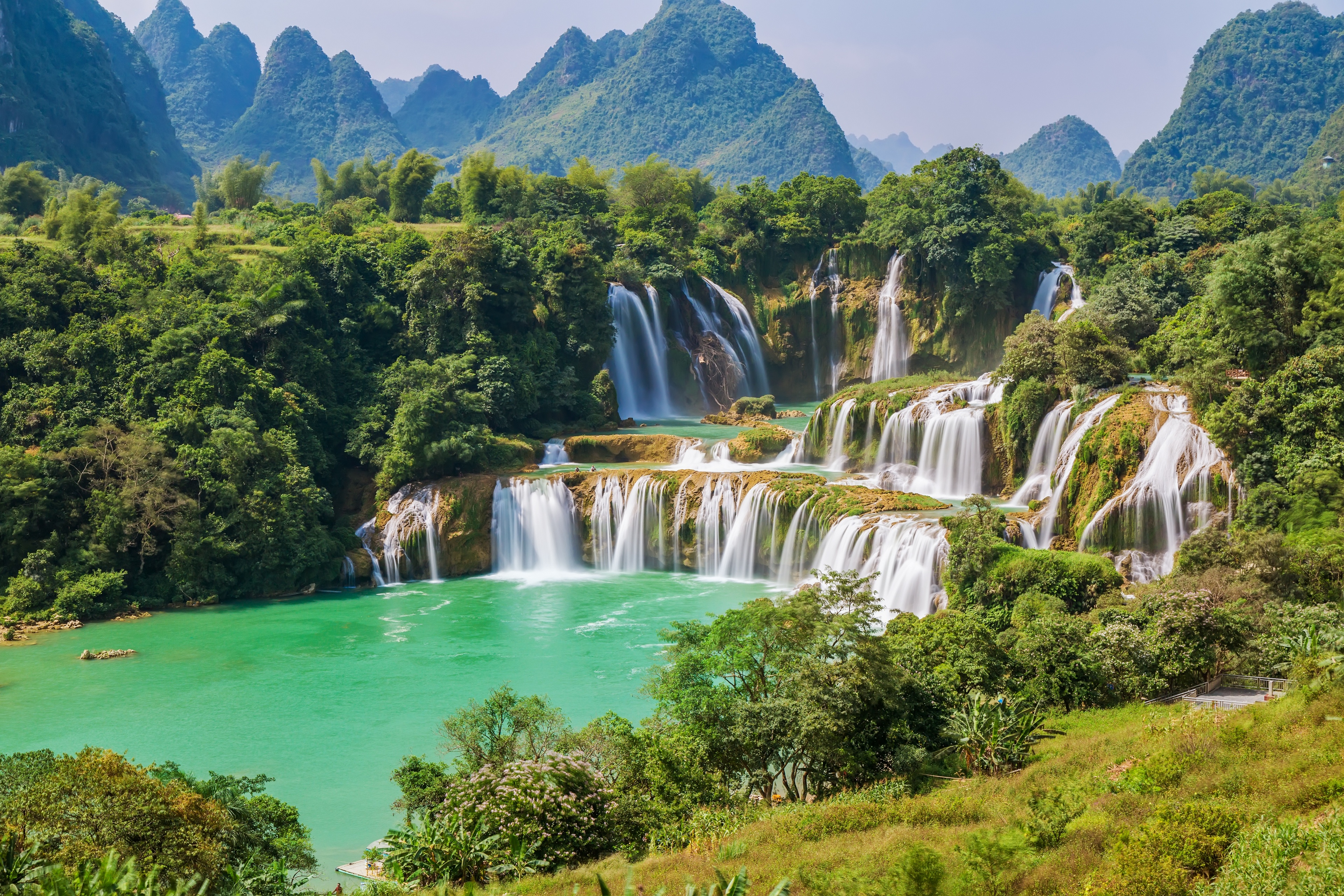 Free photo A three-story waterfall in China