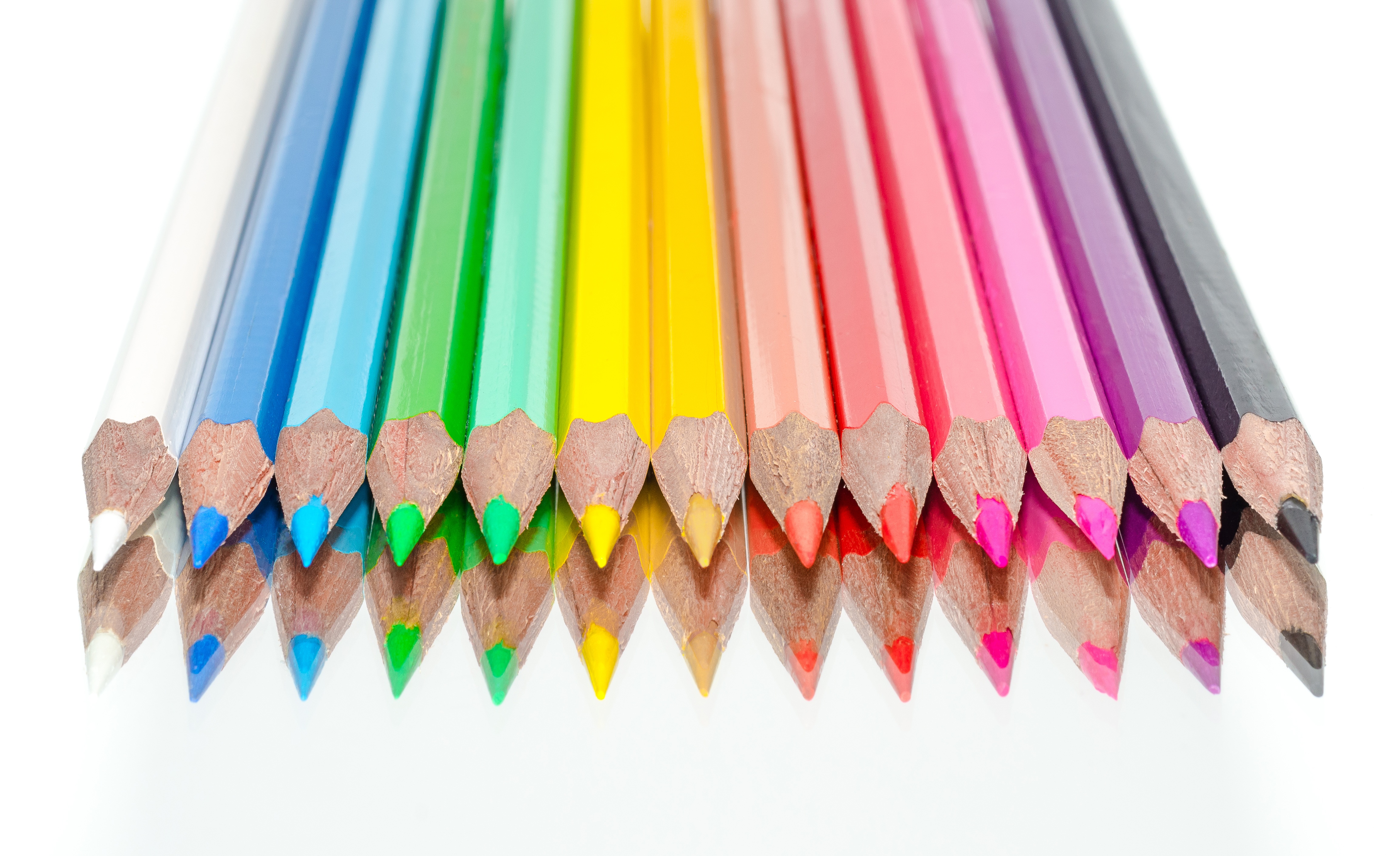 多种颜色的木制铅笔