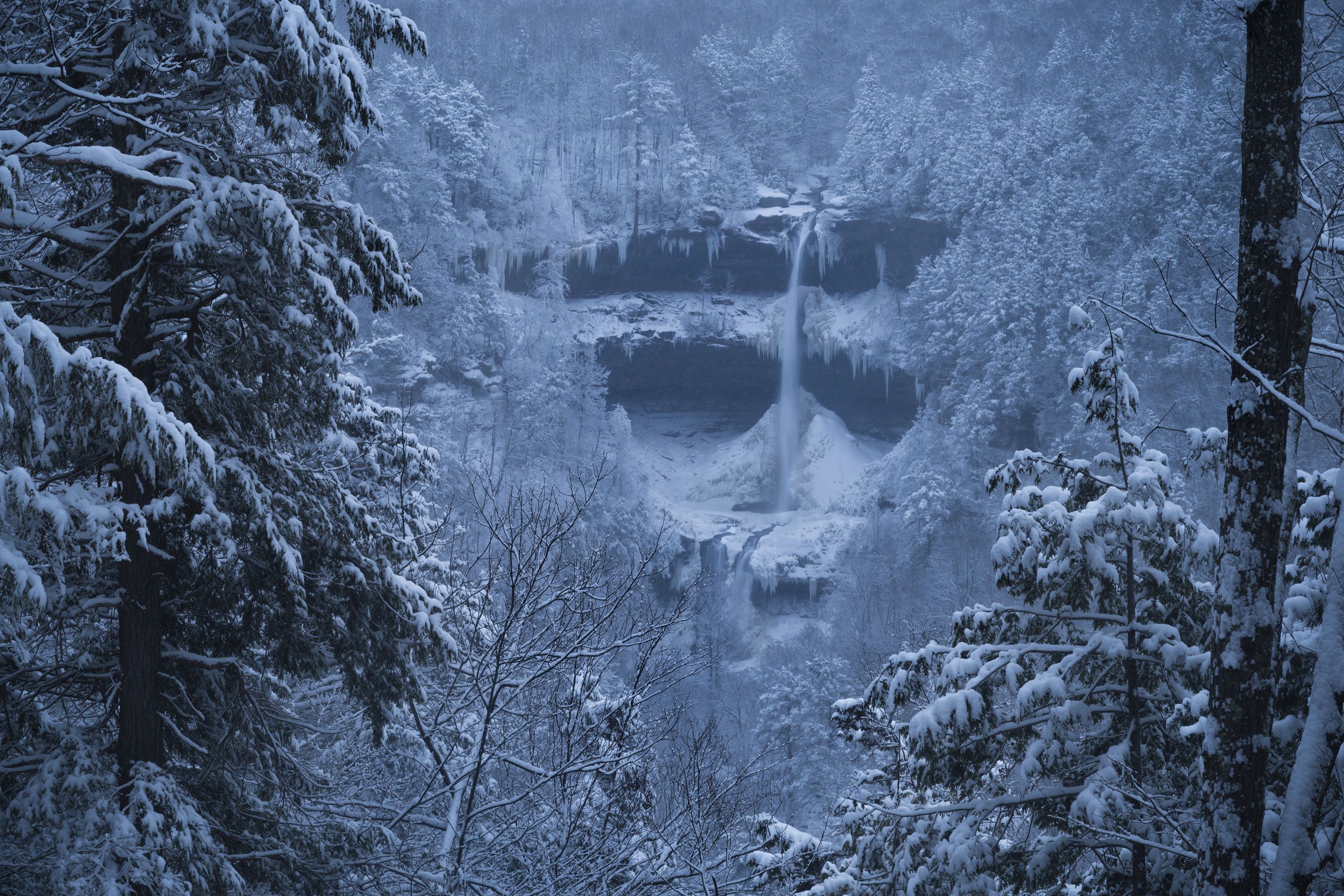 Обои Snowstorm Kaaterskill Falls New York на рабочий стол