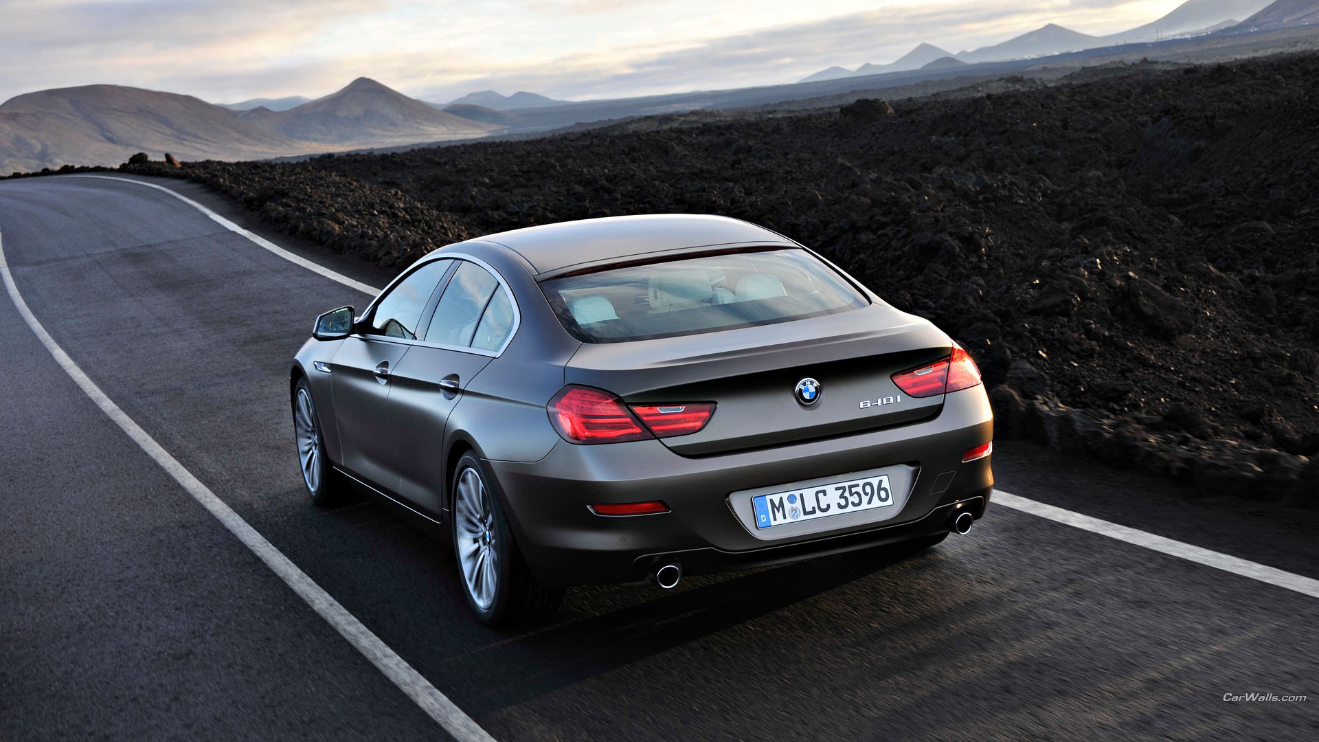 Free photo BMW 6 gray coupe.