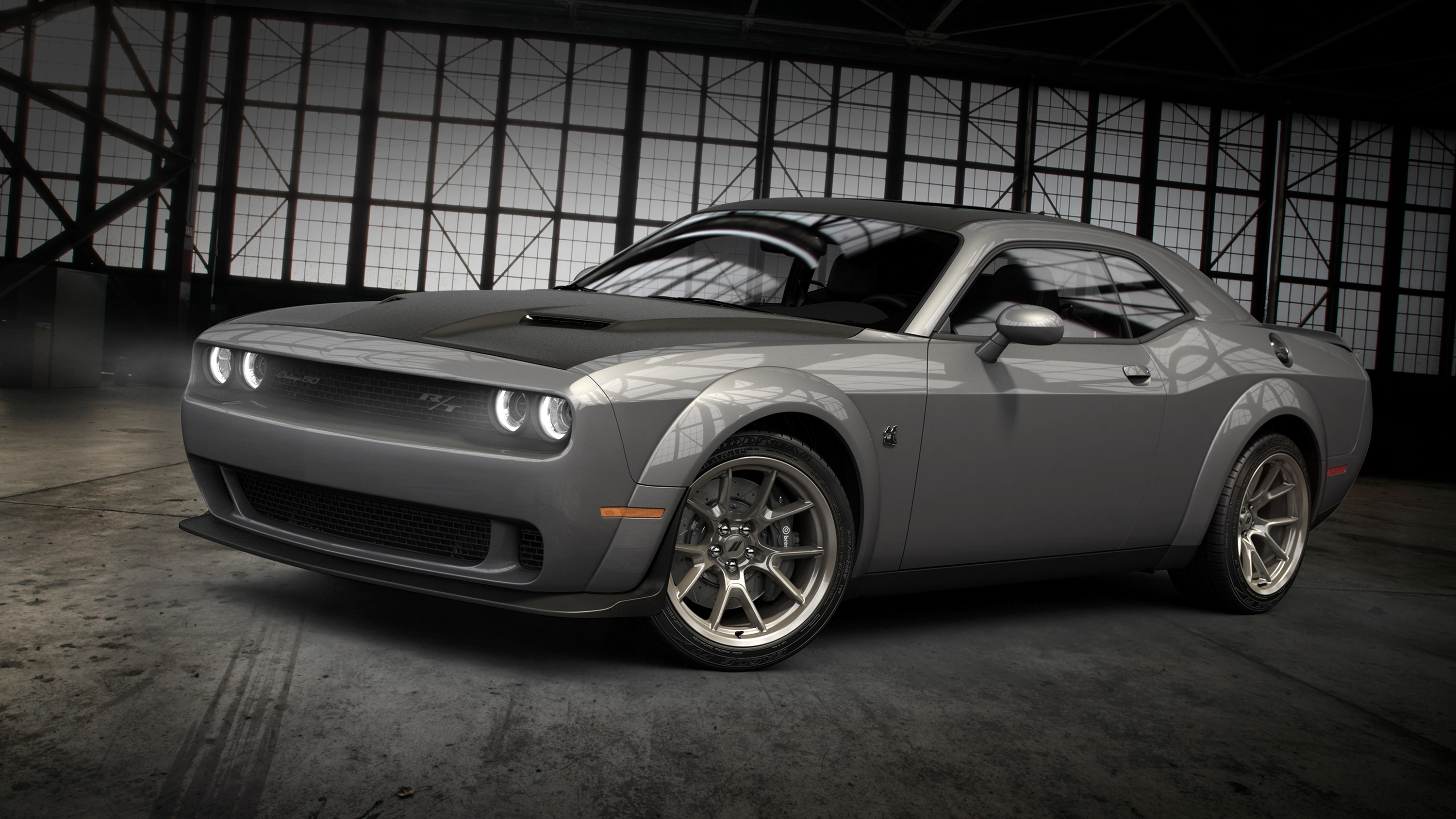 Free photo A gray Dodge Charger in a large hangar.