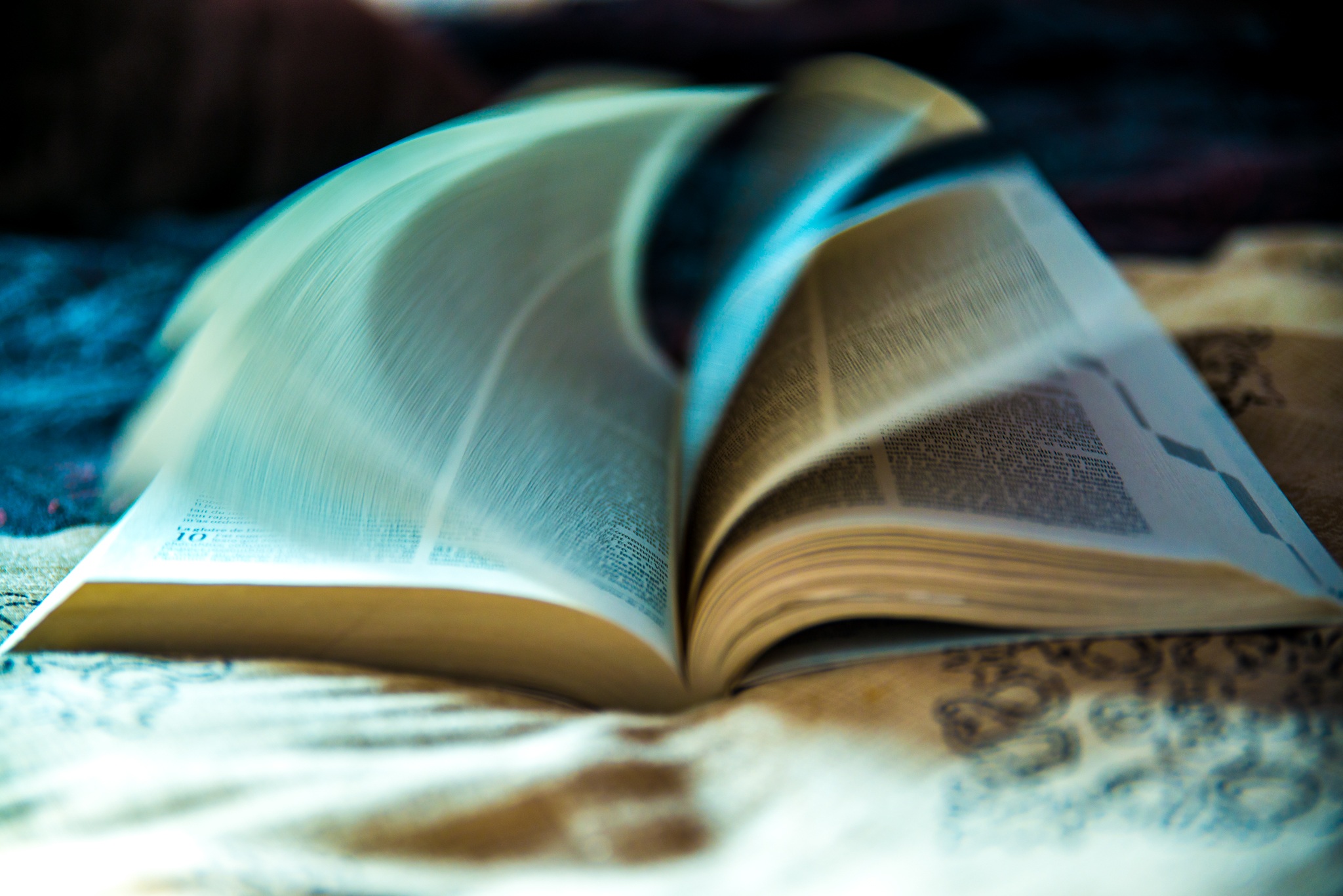 桌面上的壁纸书信 手动 图书