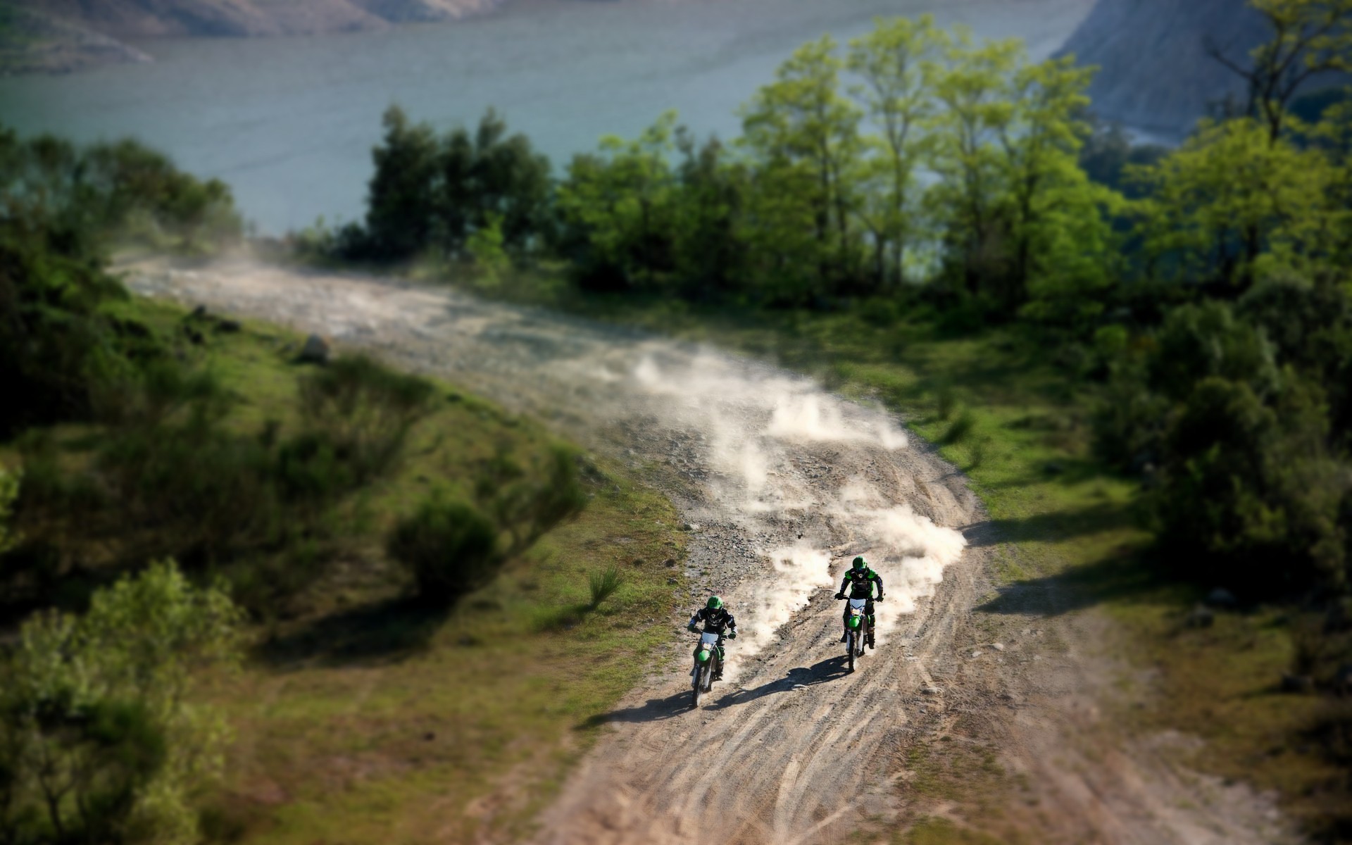 Free photo Two motorcyclists on cross-country bikes