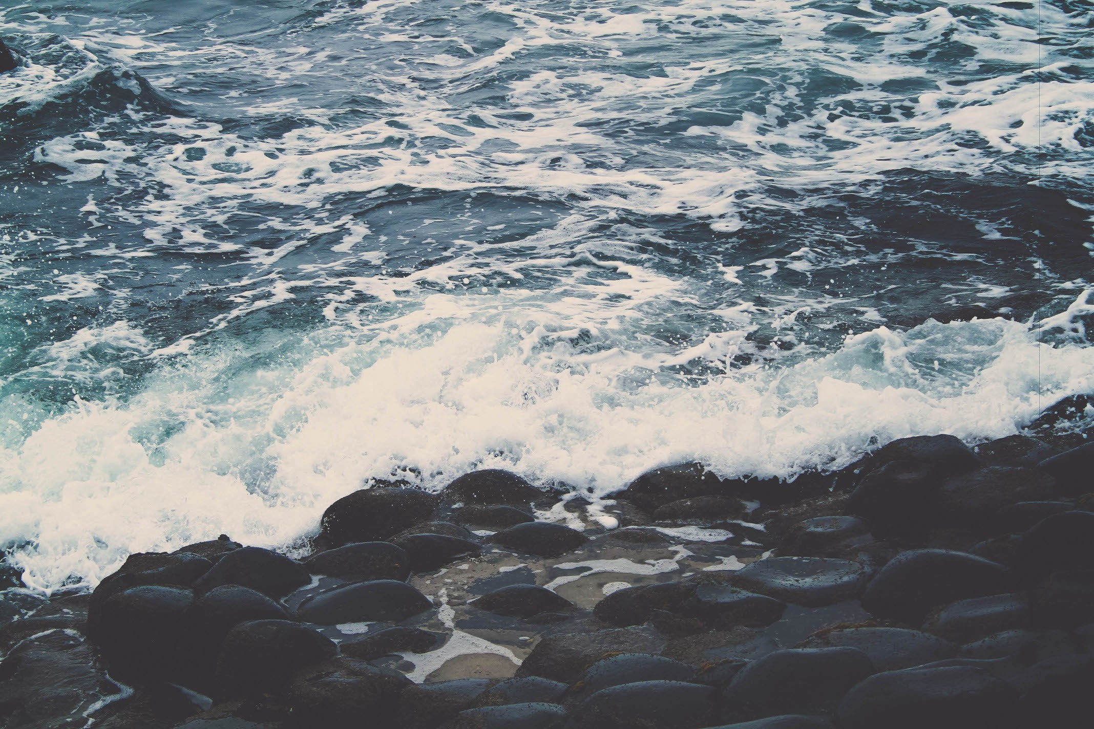 桌面上的壁纸海 棚灯 水