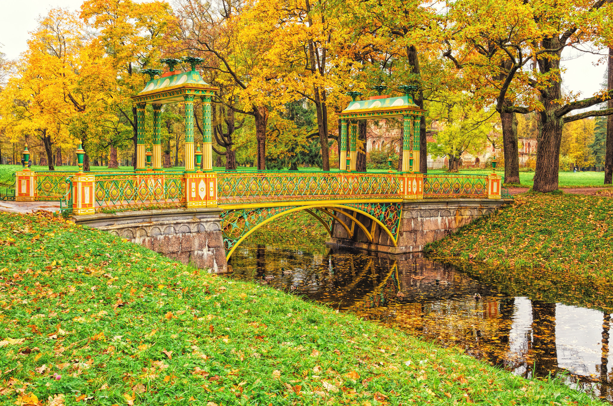 Free photo Small Chinese bridge in the Alexander p