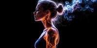 Девушка в профиль, окутанная языками пламени и клубами синего дыма.