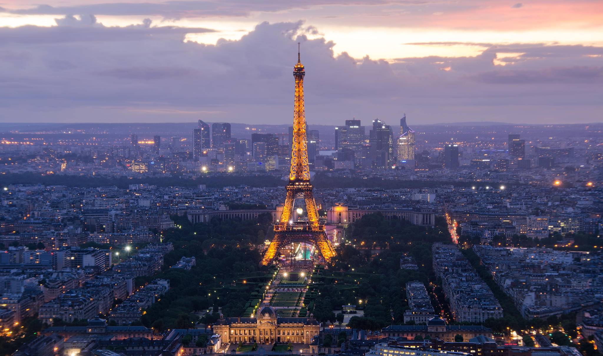 Wallpapers city Paris darkens on the desktop