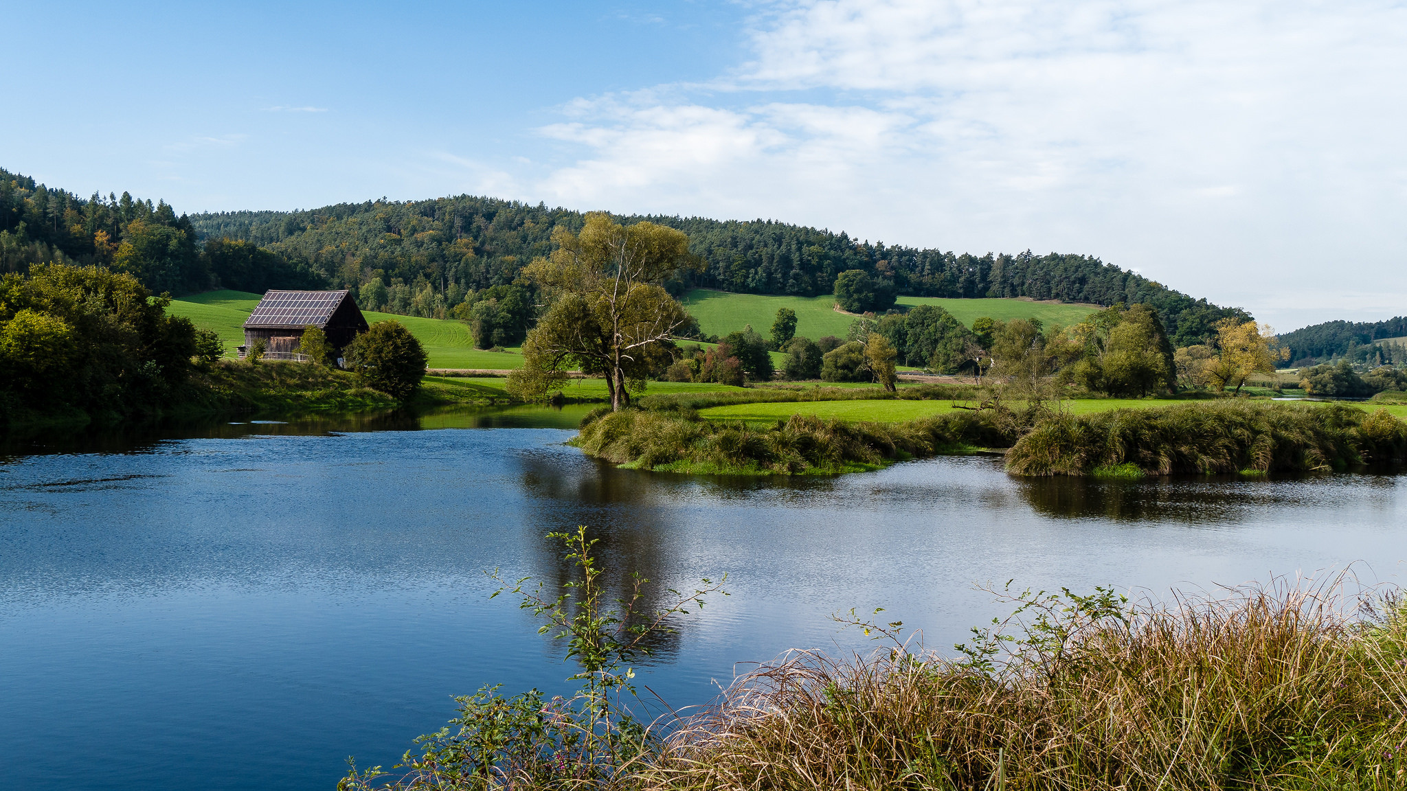 Free photo Screensaver channel of the river bach, germany at desk free