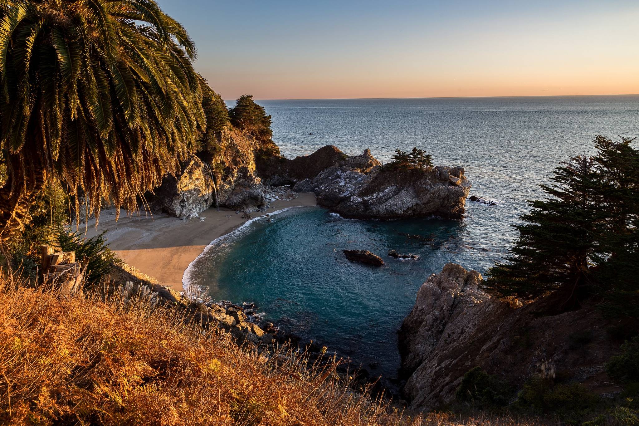 Обои McWay Falls Julia Pfeiffer Burns State Park California s Big Sur region на рабочий стол