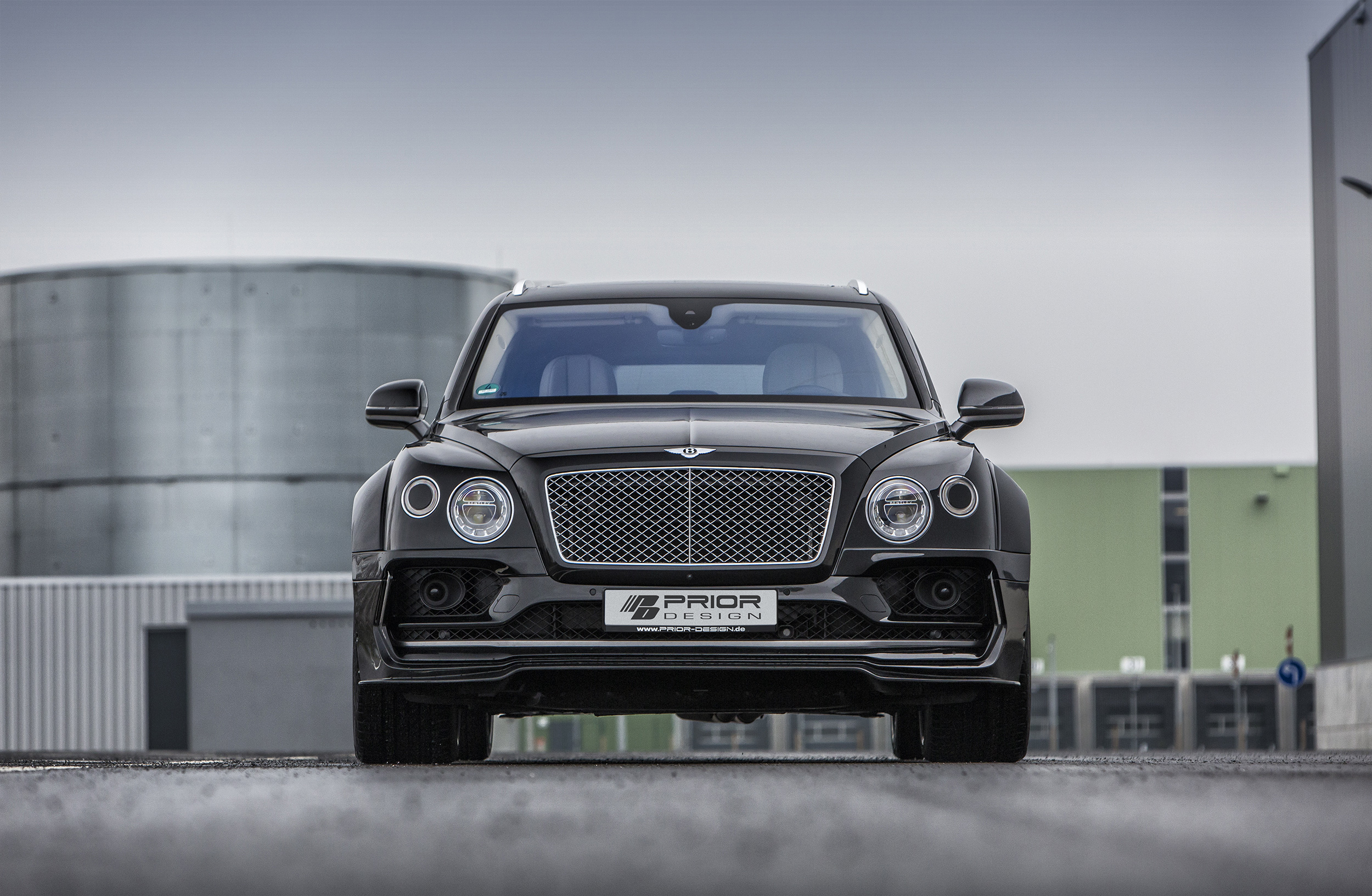 Free photo Black 2018 Bentley Bentayga Jeep