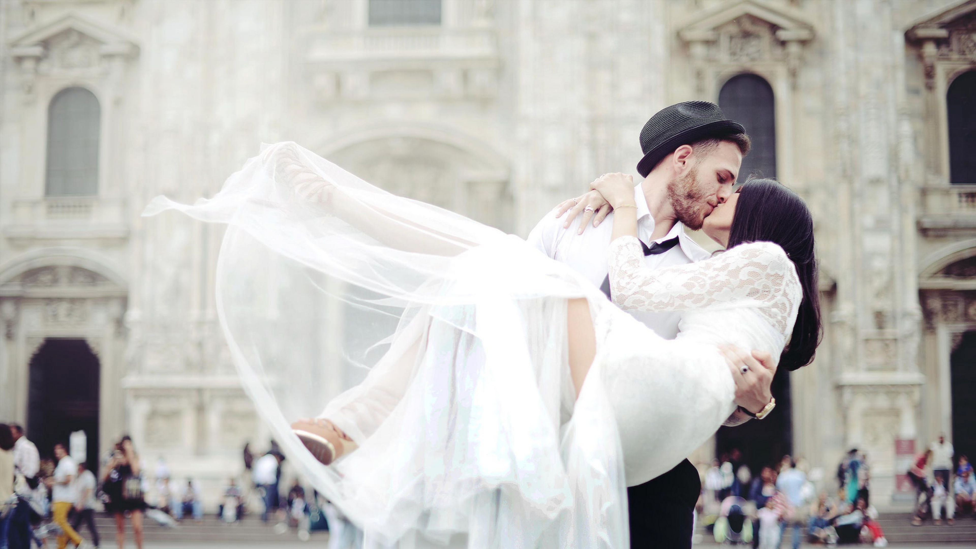 Обои поцелуй настроение свадебная пара на рабочий стол