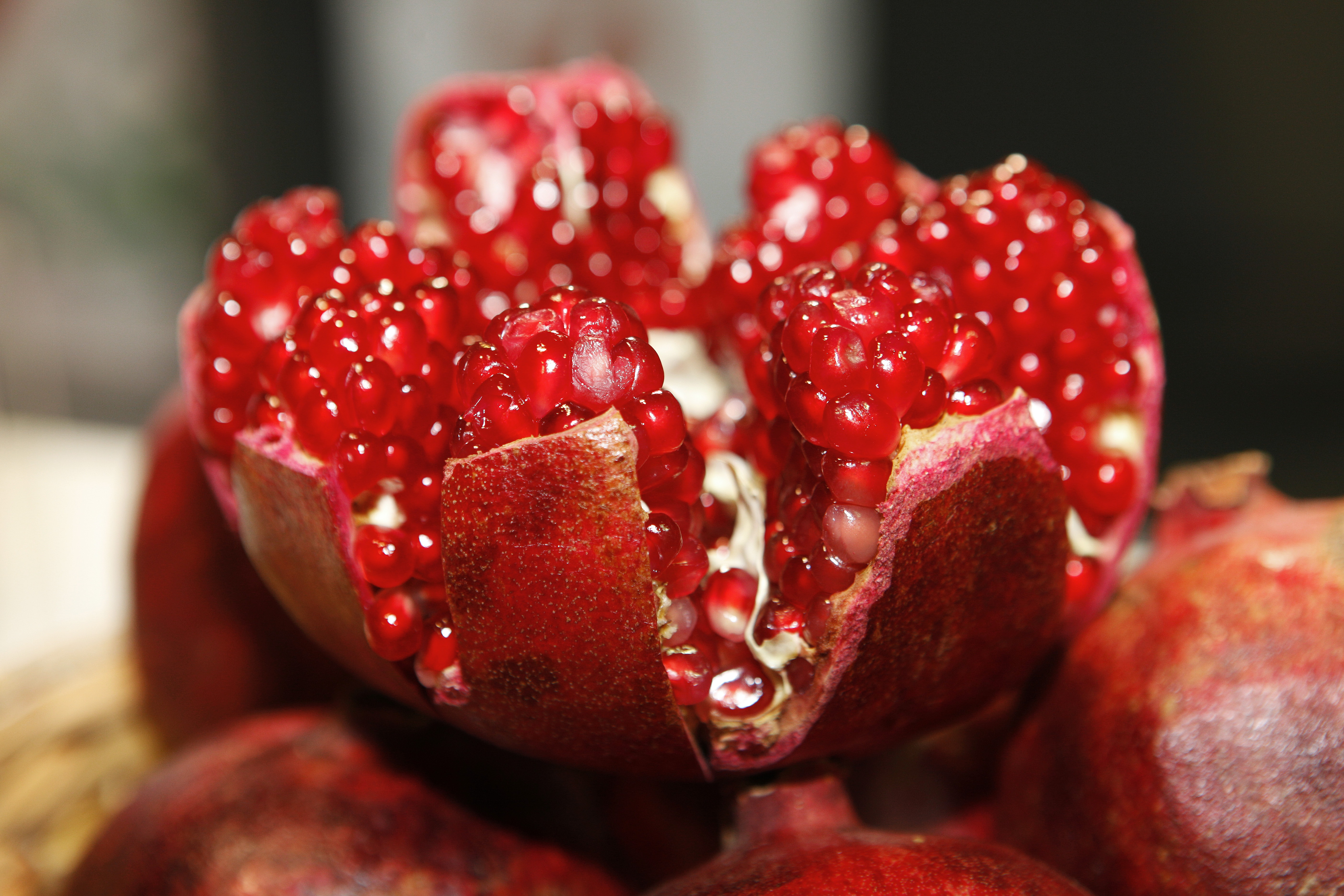 Free photo Pomegranate in section