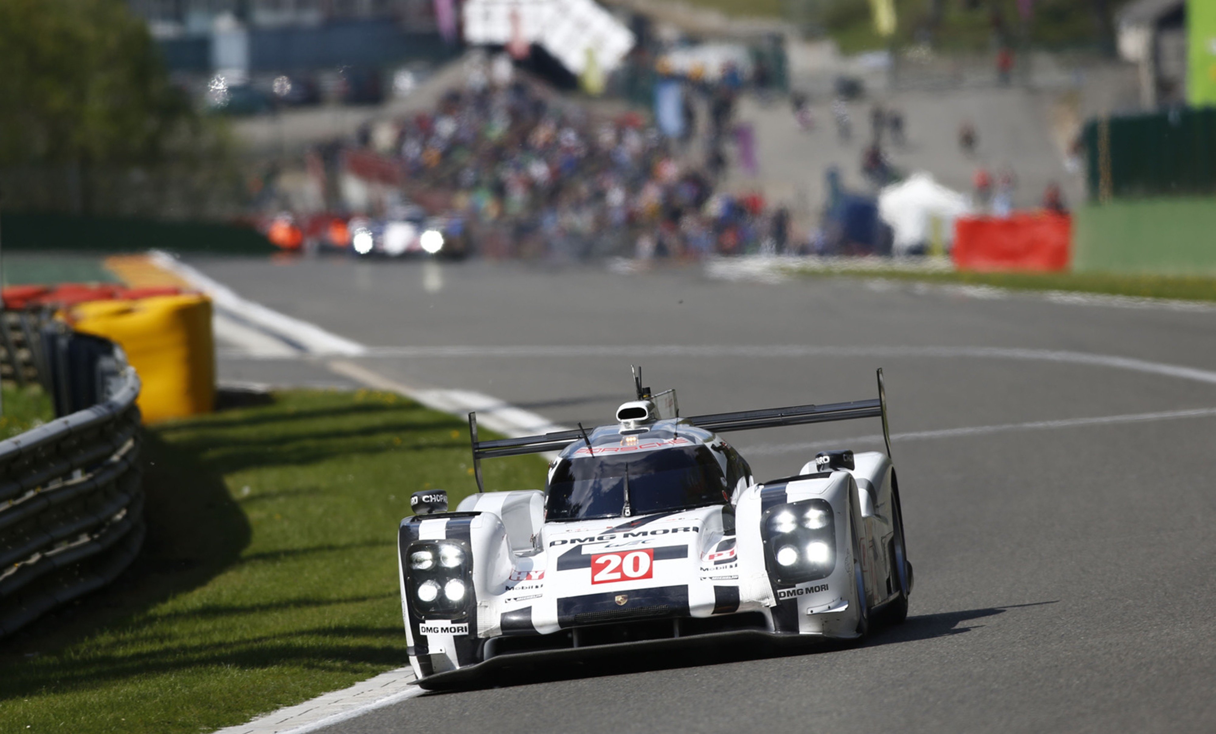 Wallpapers Porsche 919 Hybrid 3 cars racing 24 hours on the desktop