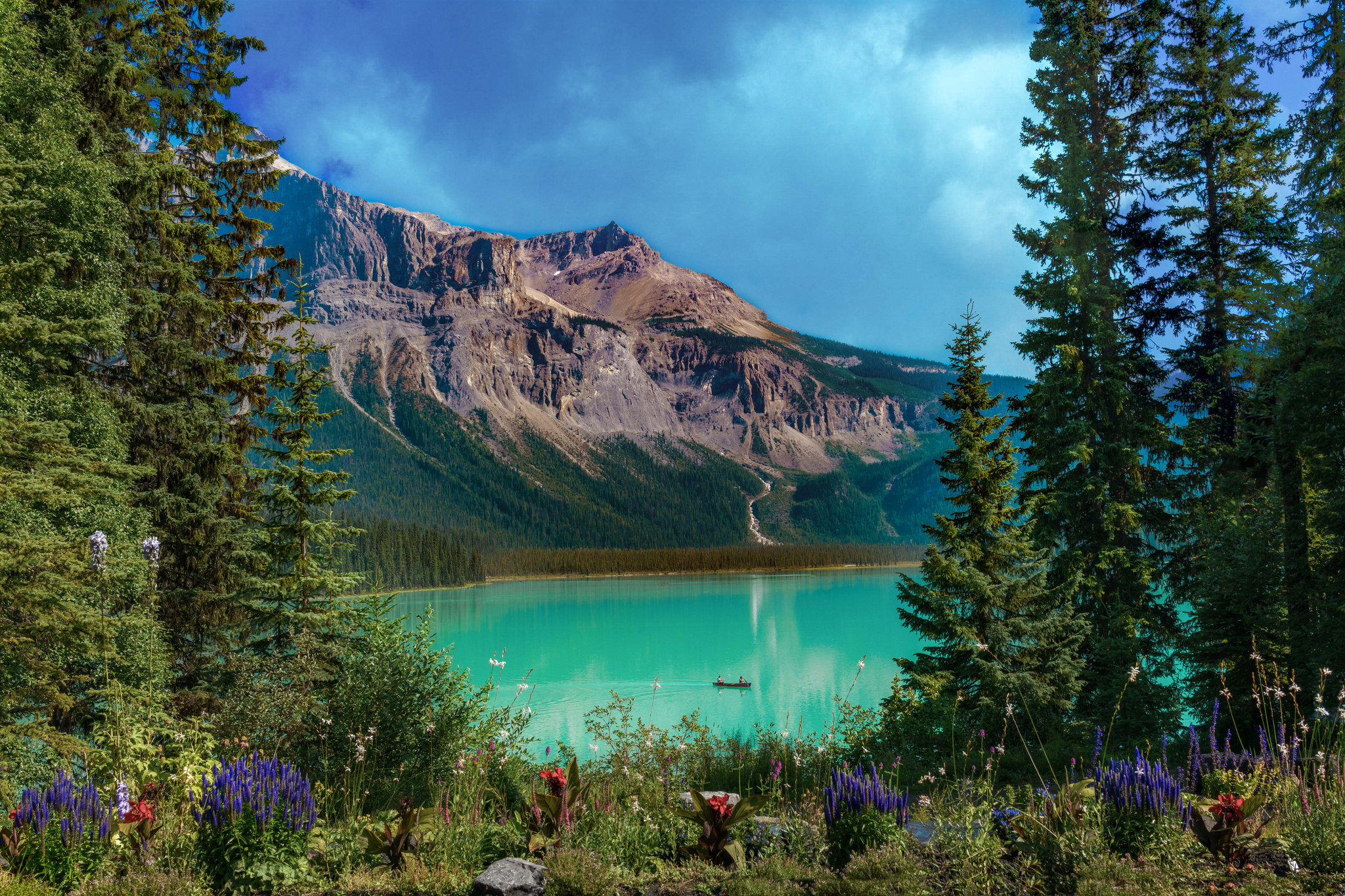Wallpapers landscape Emerald Lake mountains on the desktop