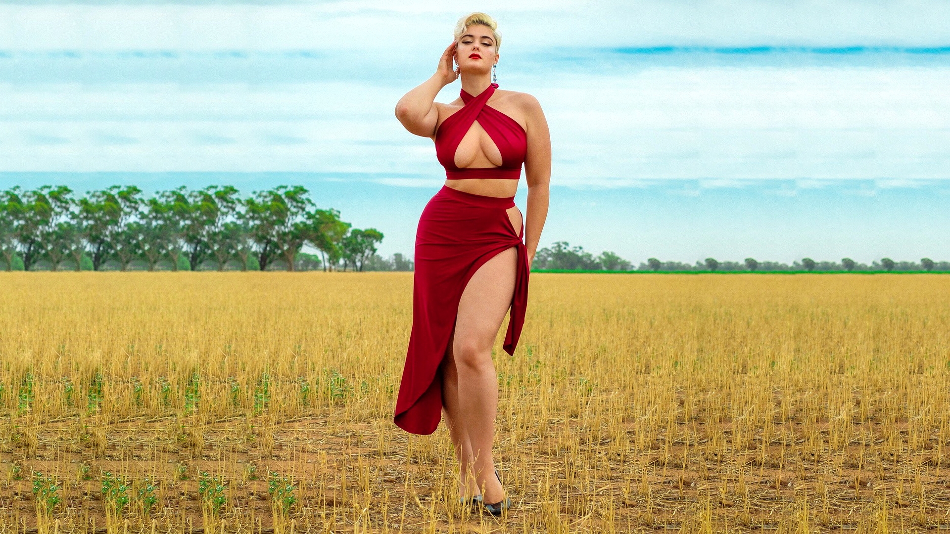стефания феррарио Stefania Ferrarioв красном платье на природе · бесплатная фотография от  danastr - картинки и обои на рабочий стол