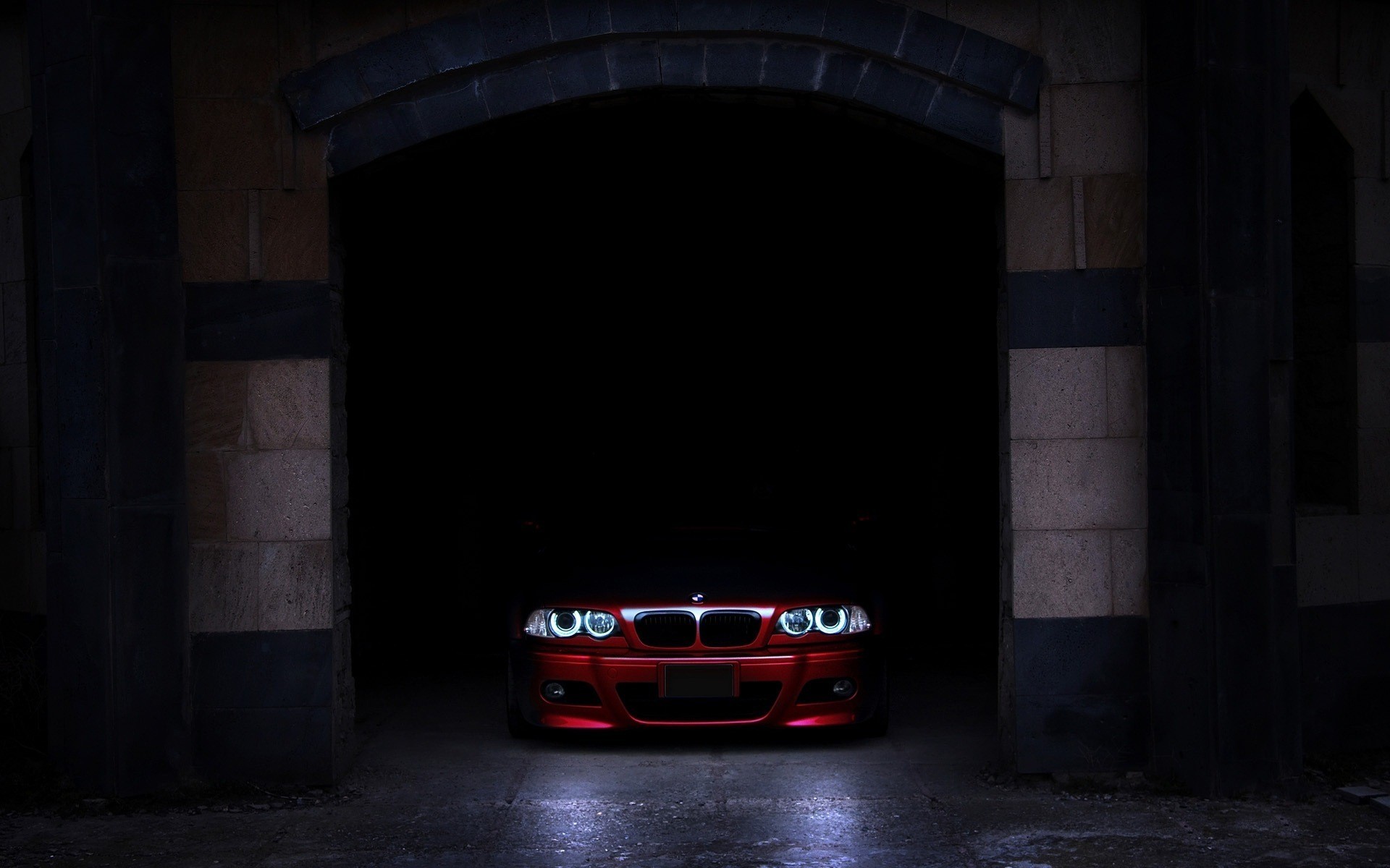 Red E46 in the tunnel
