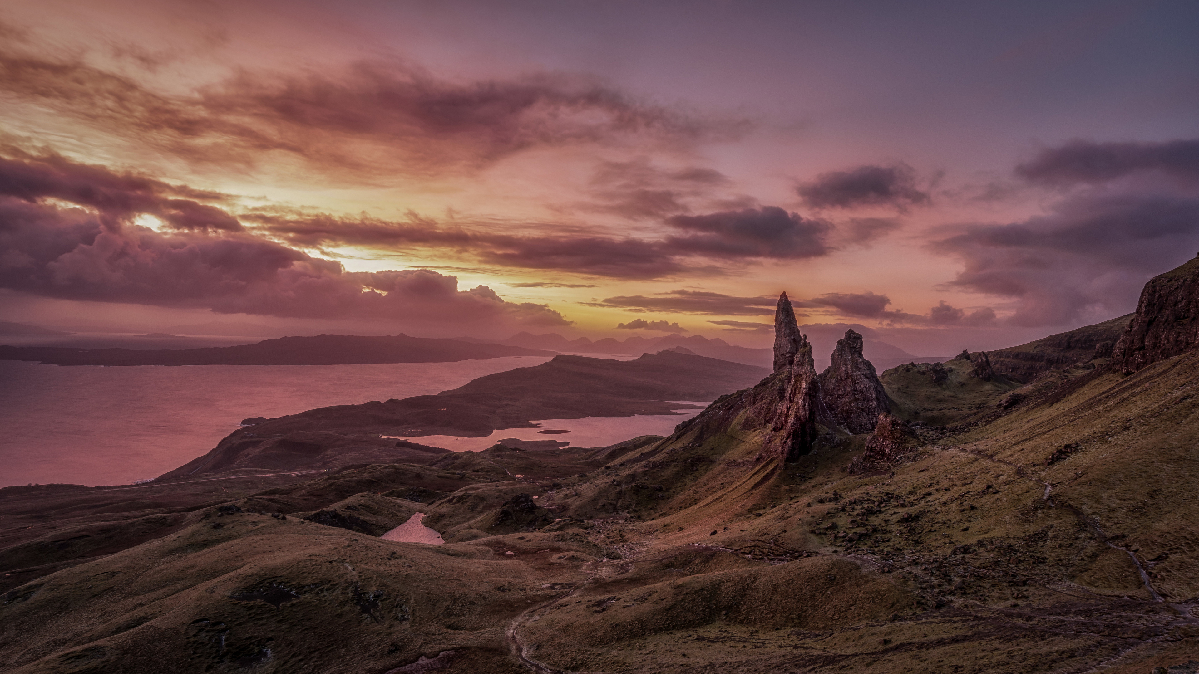 Free photo Sunset on the Isle of Skye in Scotland