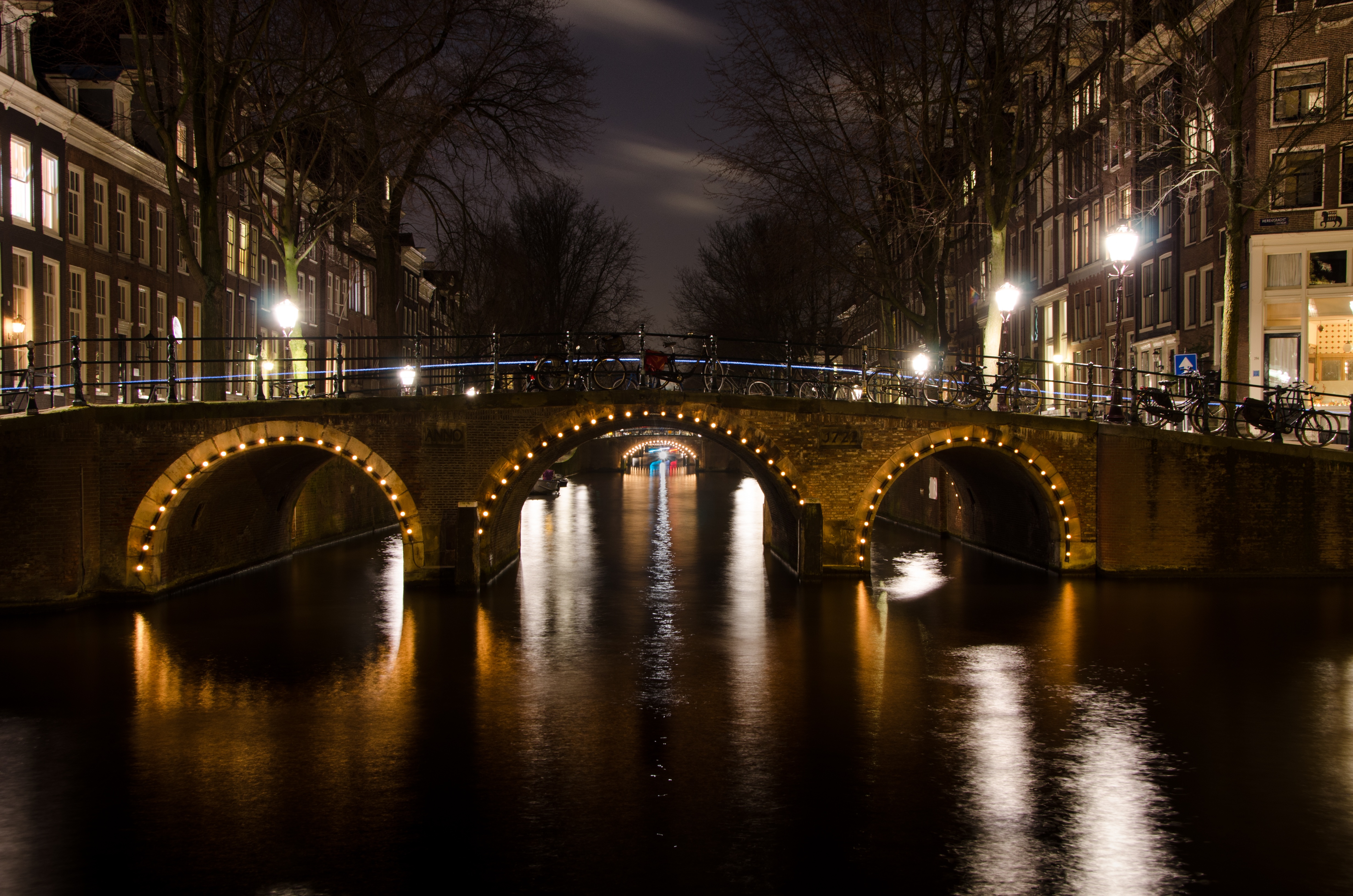 Free photo A bridge over water in Europe