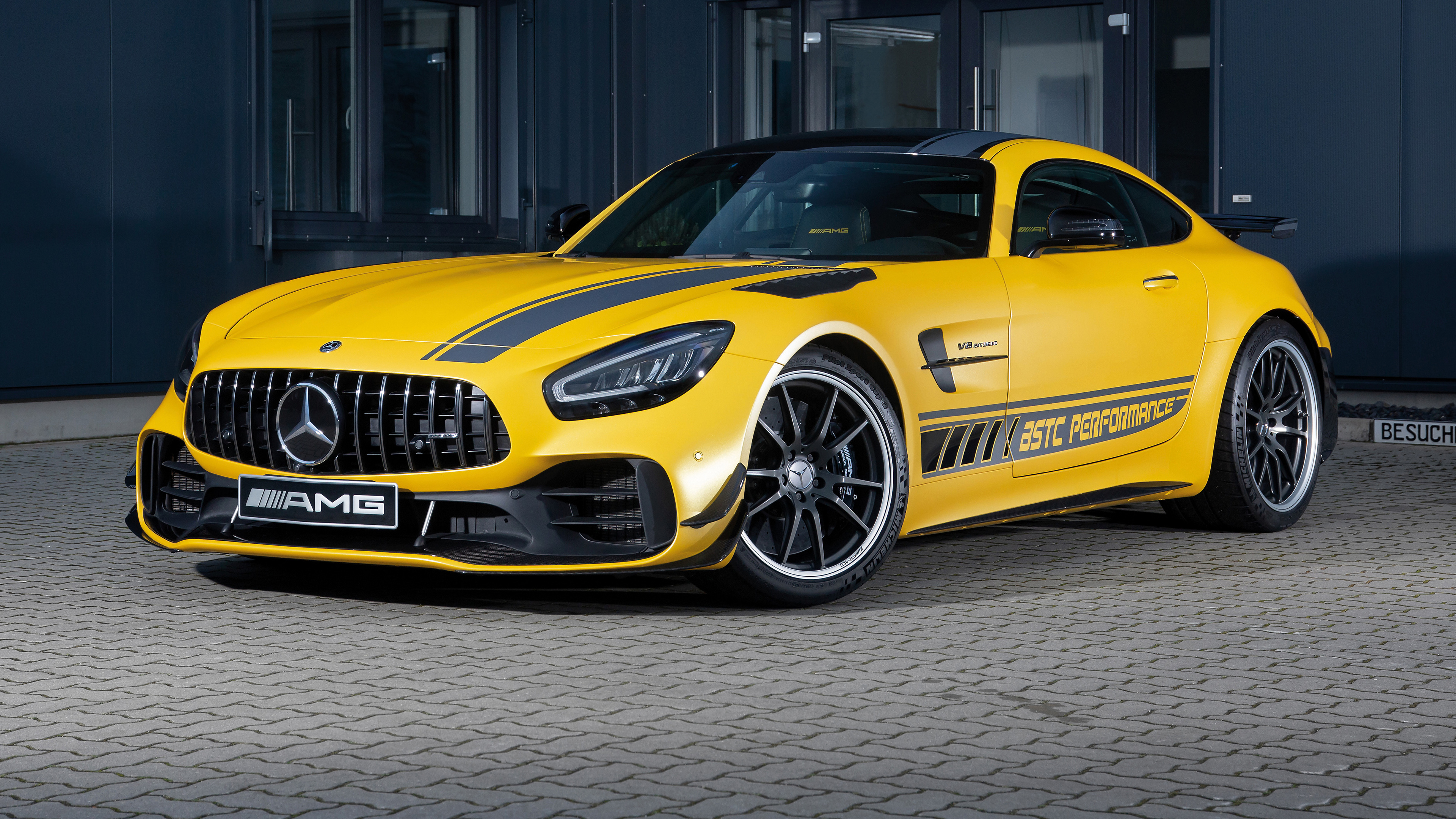 免费照片梅赛德斯-AMG GT R PRO 2022年的黄色版本