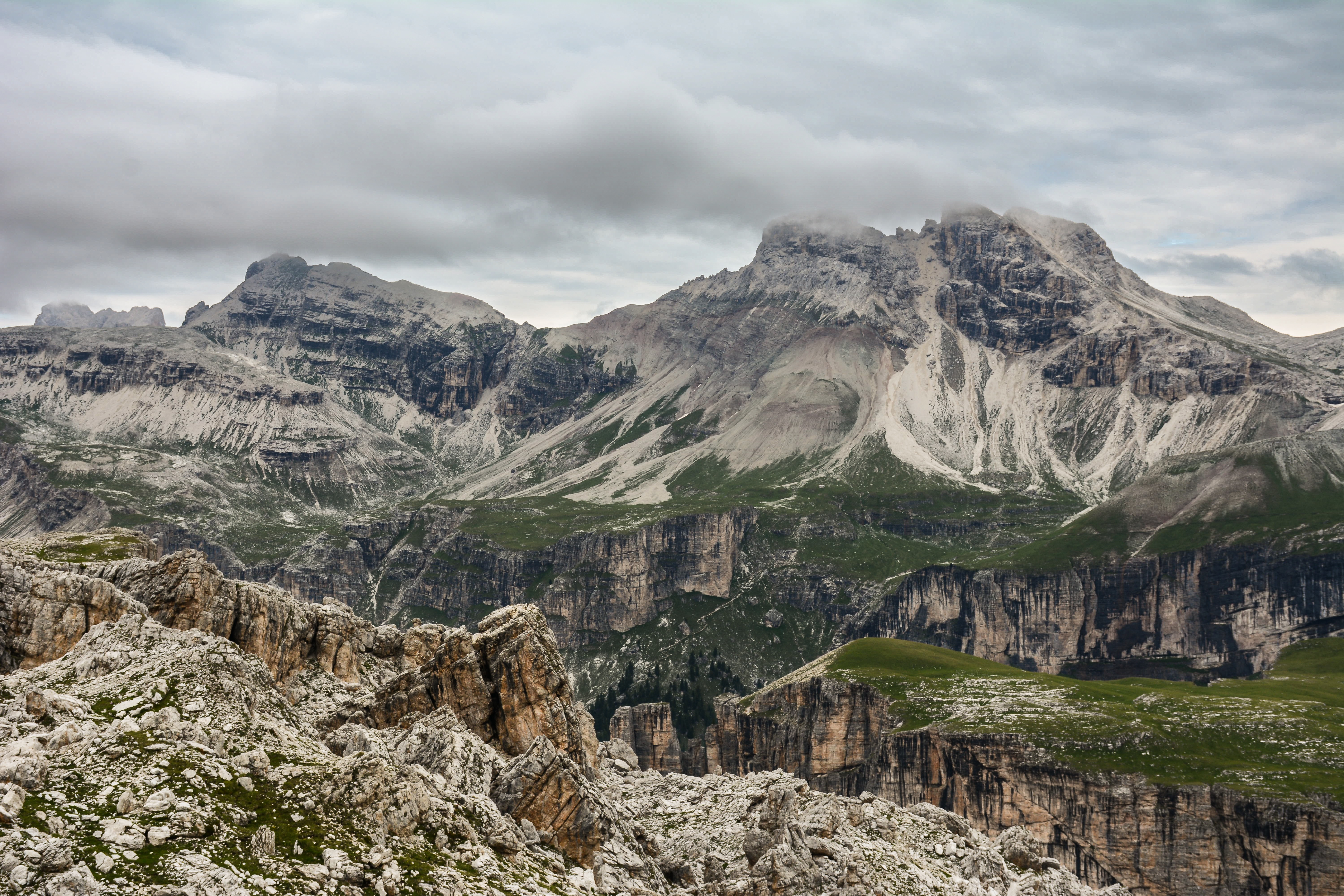 Free photo Hiking through the beautiful mountains