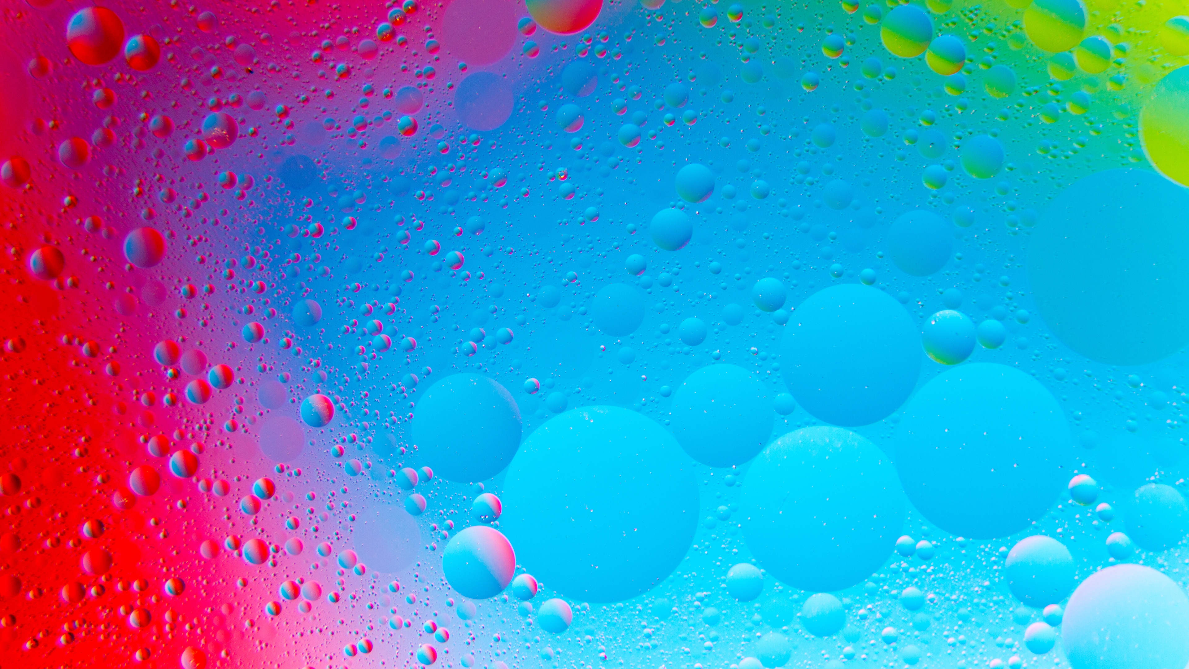 有气泡的彩色液体