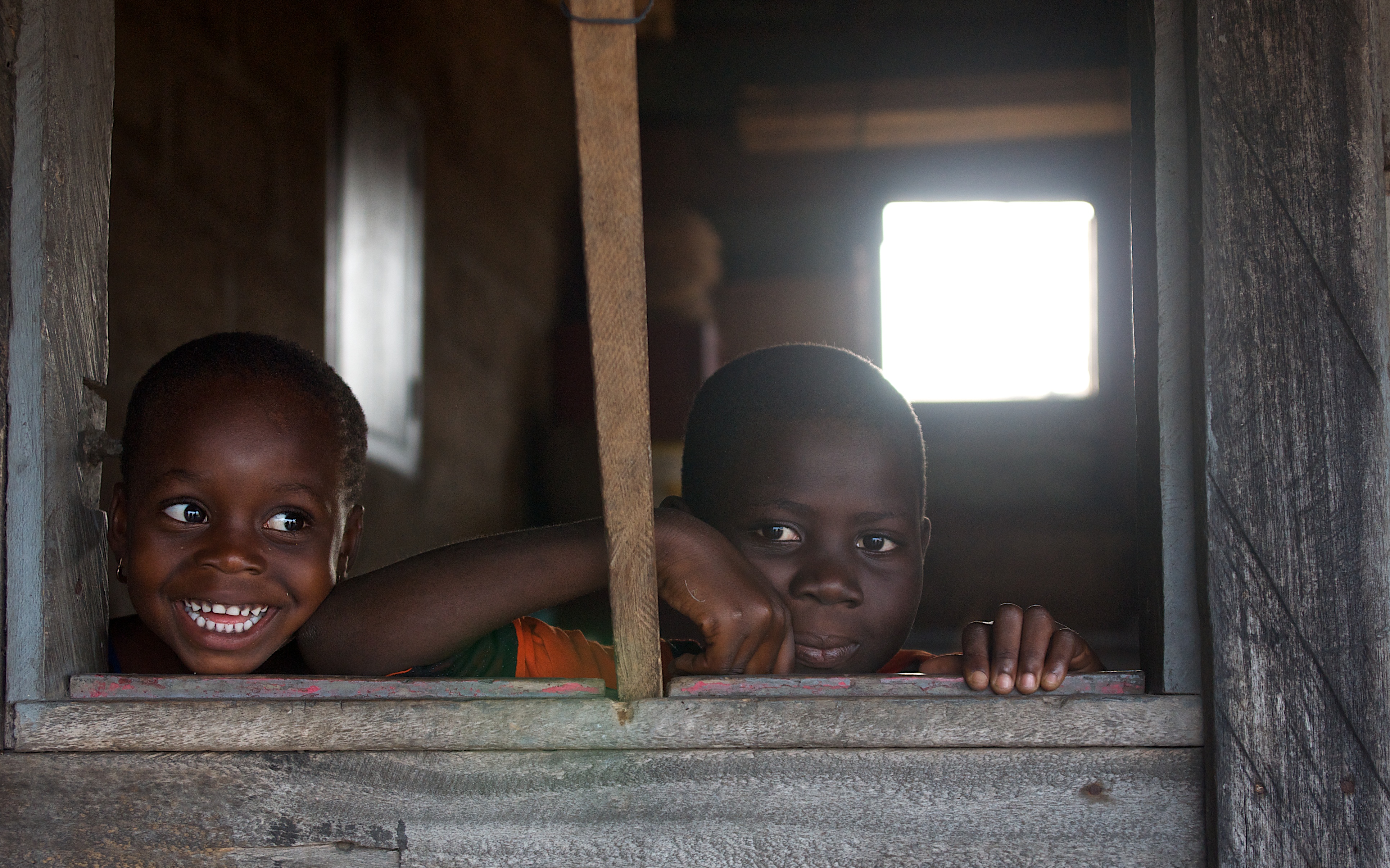 桌面上的壁纸人民 微笑 照明