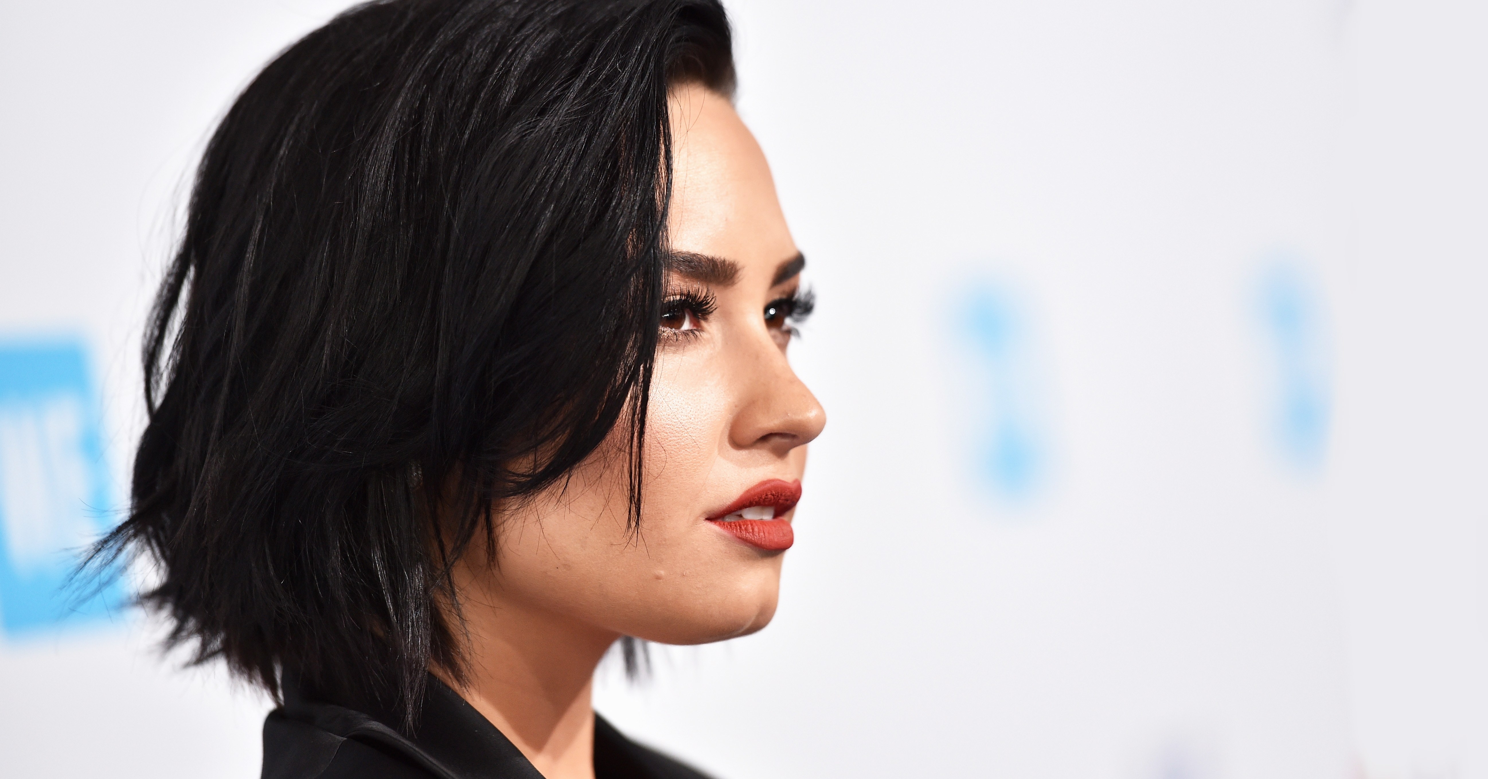 Wallpapers Demi Lovato singer profile view on the desktop