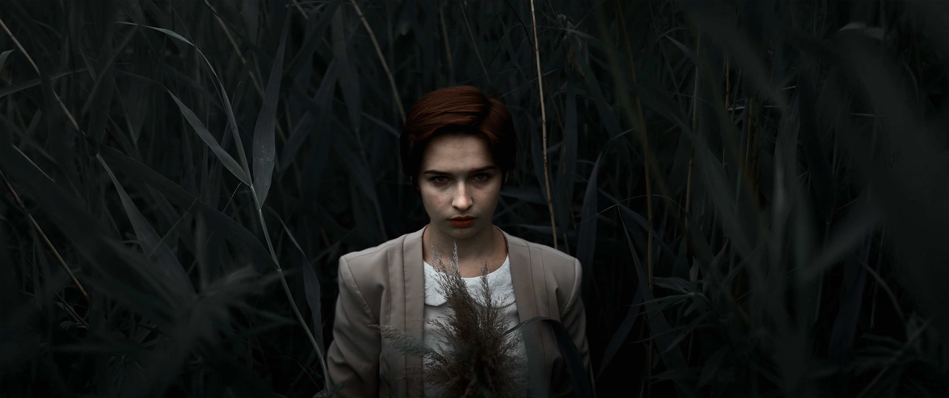 Wallpapers person woman leaf on the desktop