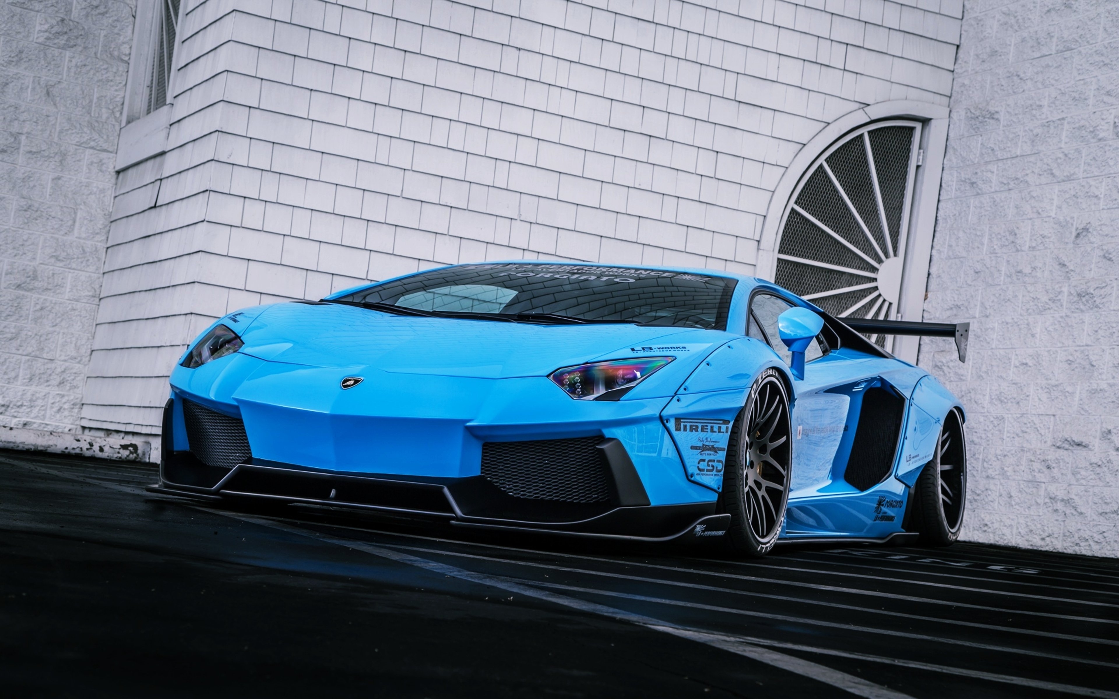 Бесплатное фото Голубая lamborghini aventador lp720-4