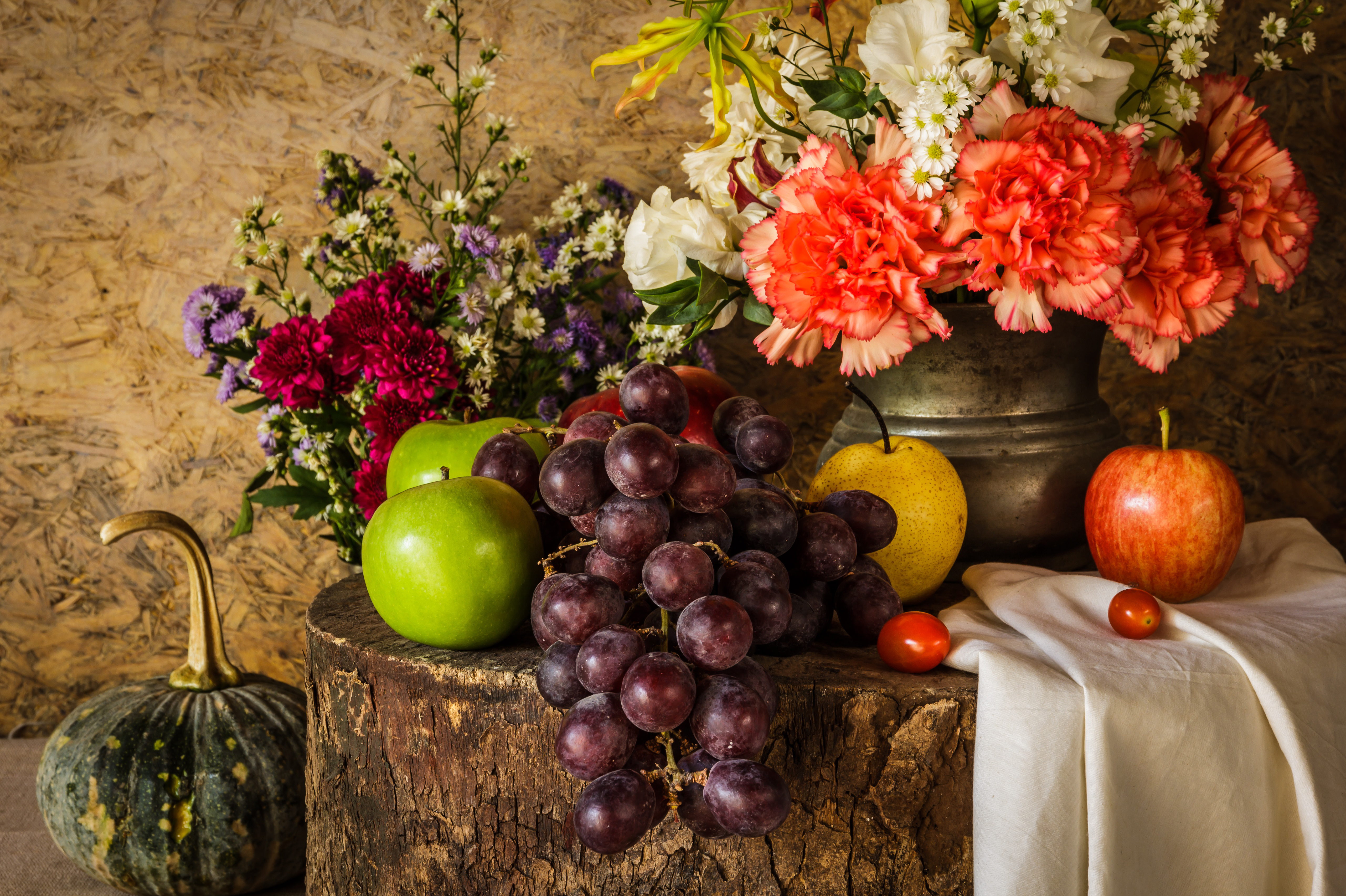 Free photo Grapes and flowers