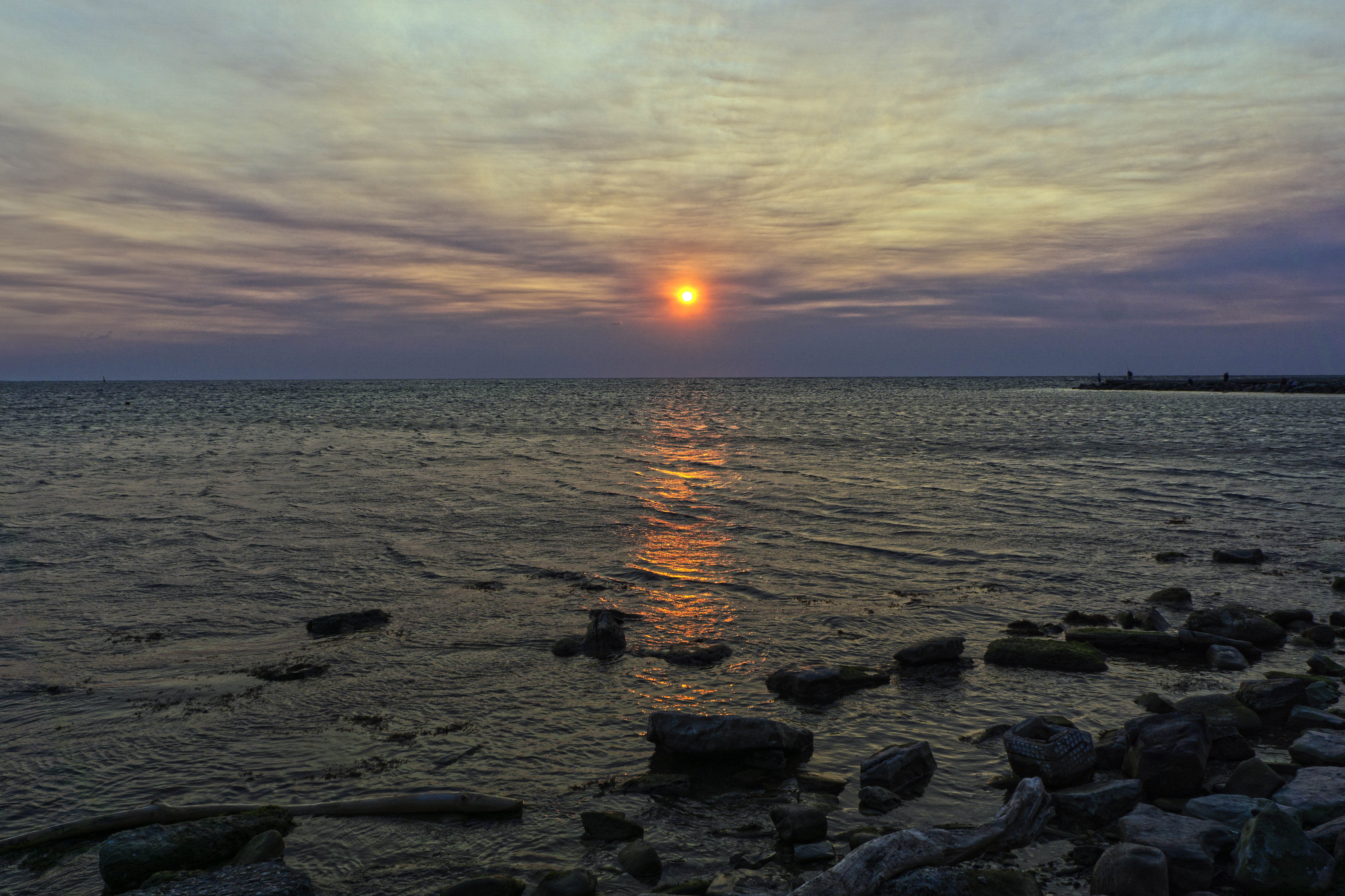 Free photo Sunset over the Black Sea in Anapa in summer