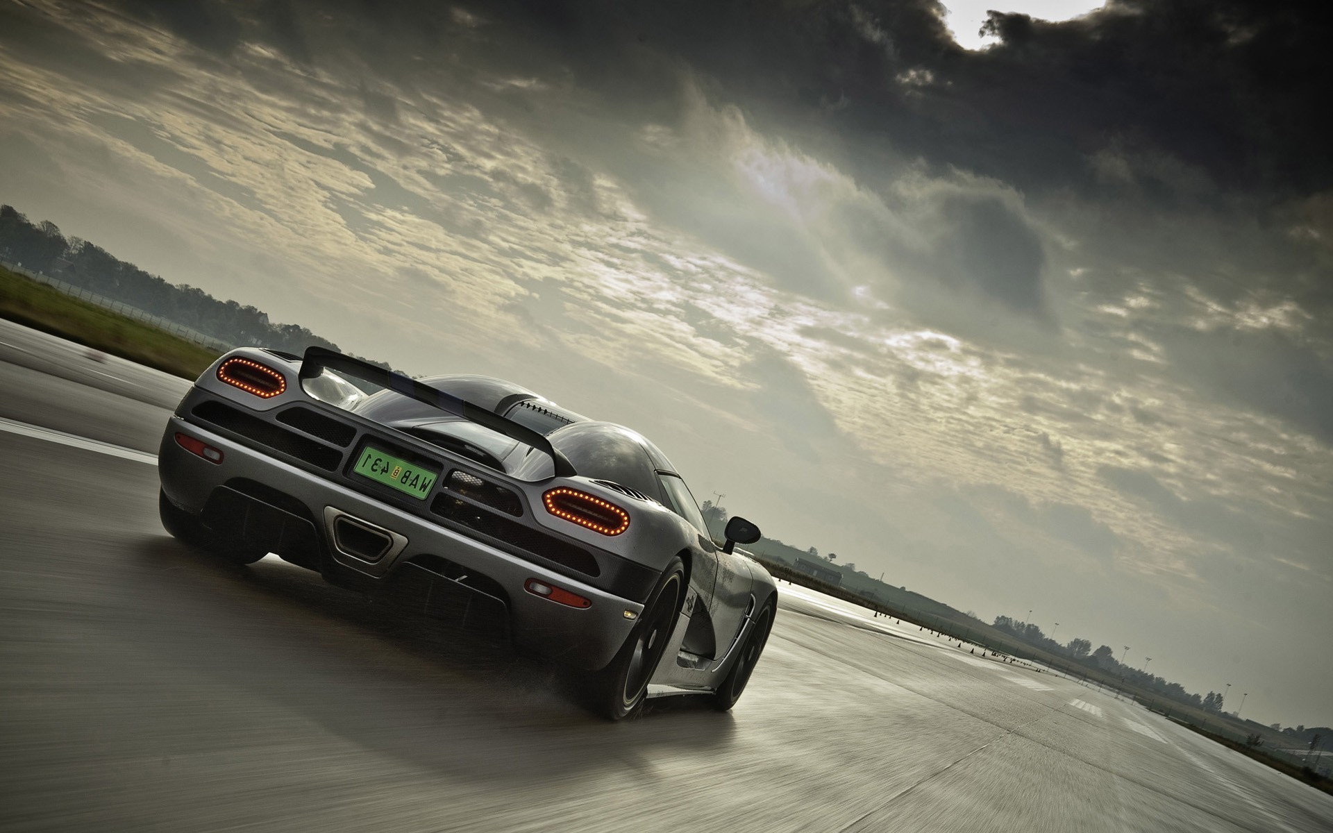 Free photo Koenigsegg Agera rear view