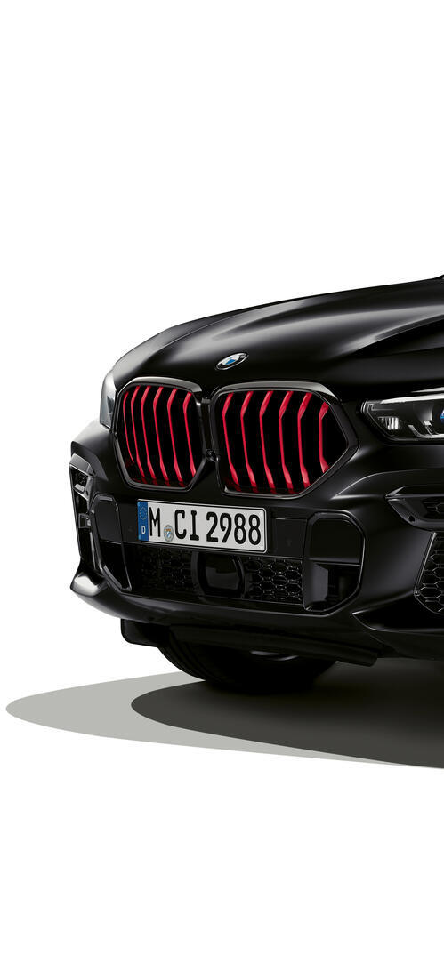 Бесплатное фото Черная bmw x6 m50i 2021 года на черных дисках