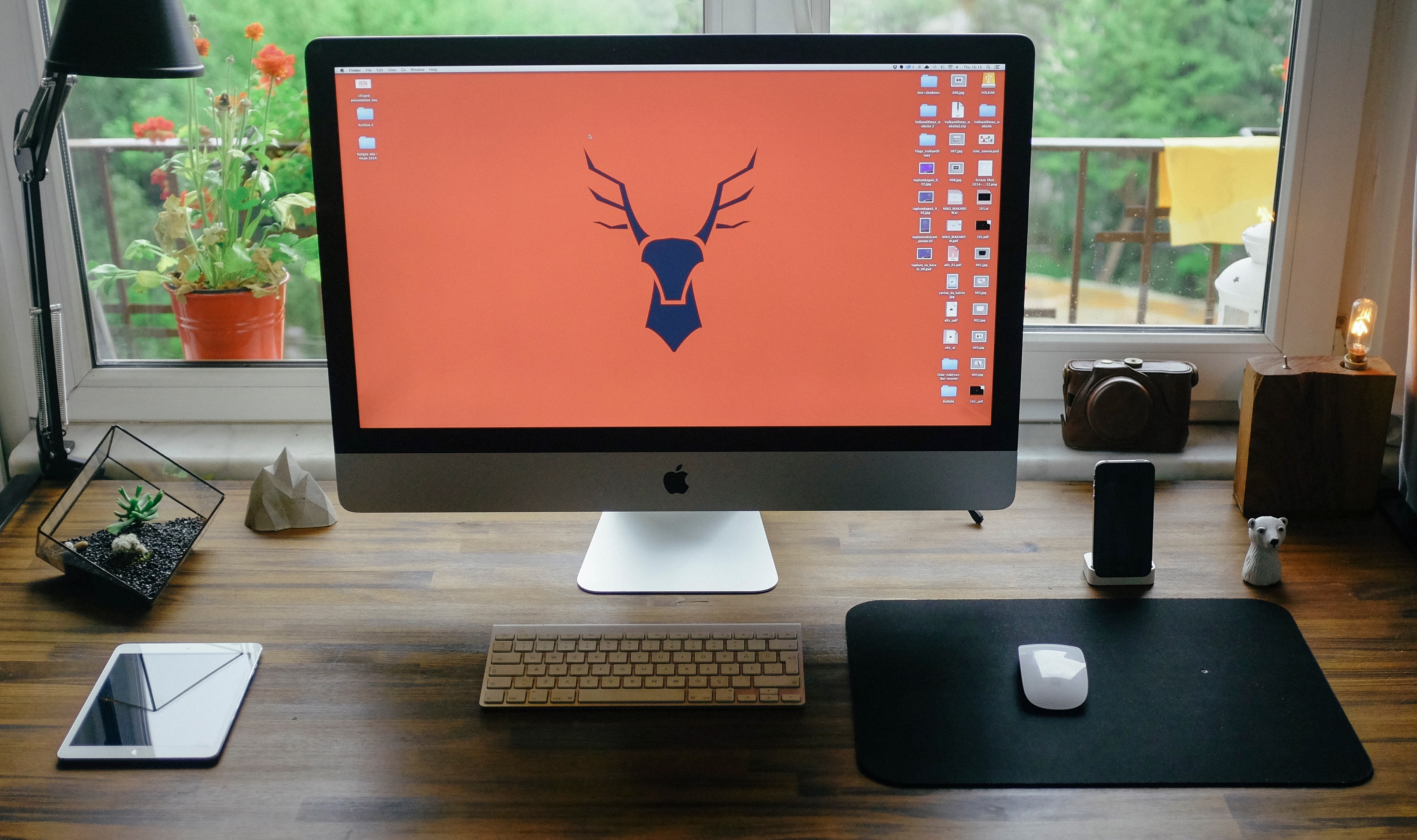 Wallpapers desk computer mac on the desktop