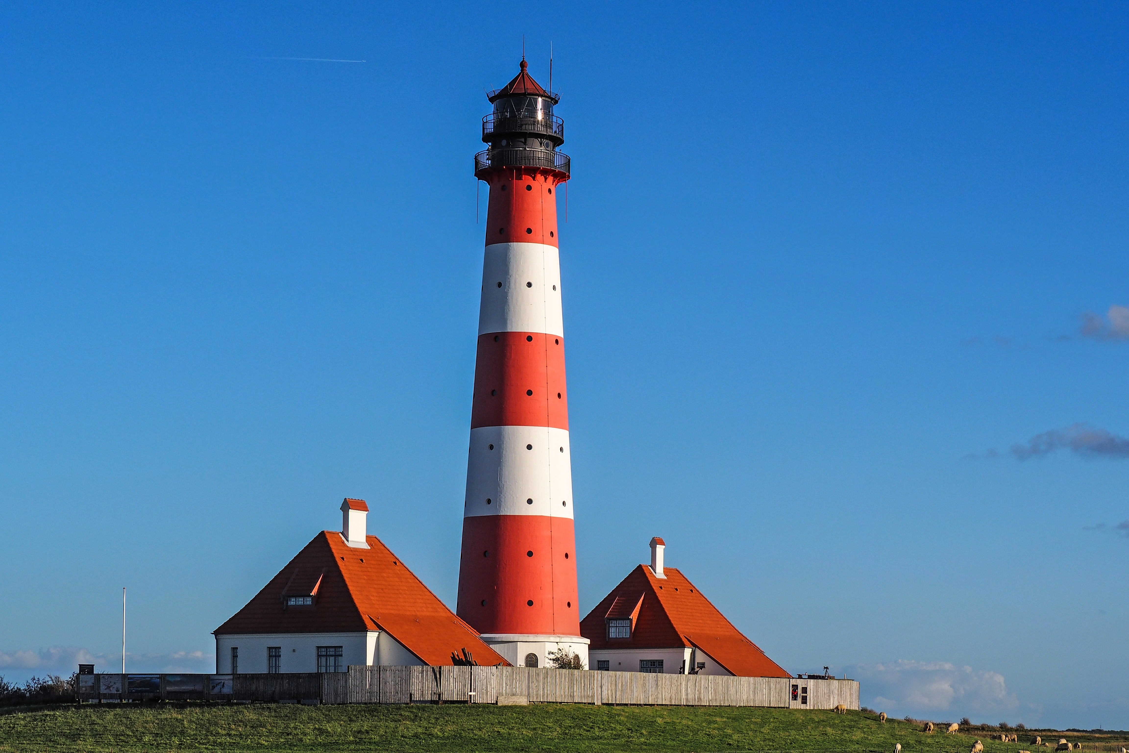 Free photo A farm with a lighthouse