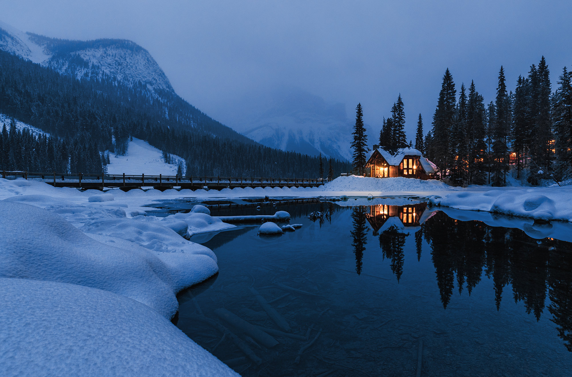 Wallpapers emerald lake bridge Yoho National Park on the desktop