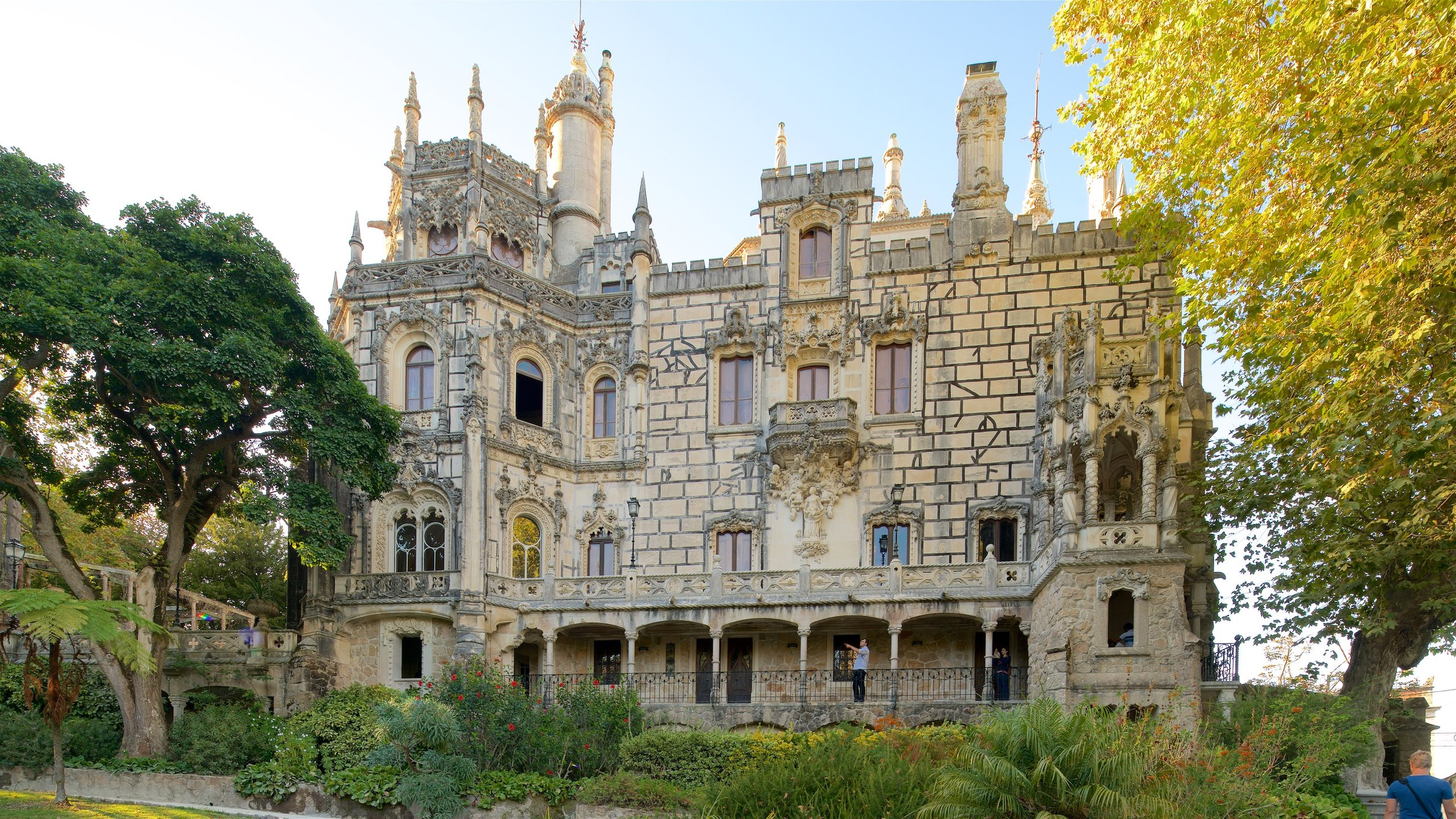 Free photo An old mansion in Portugal