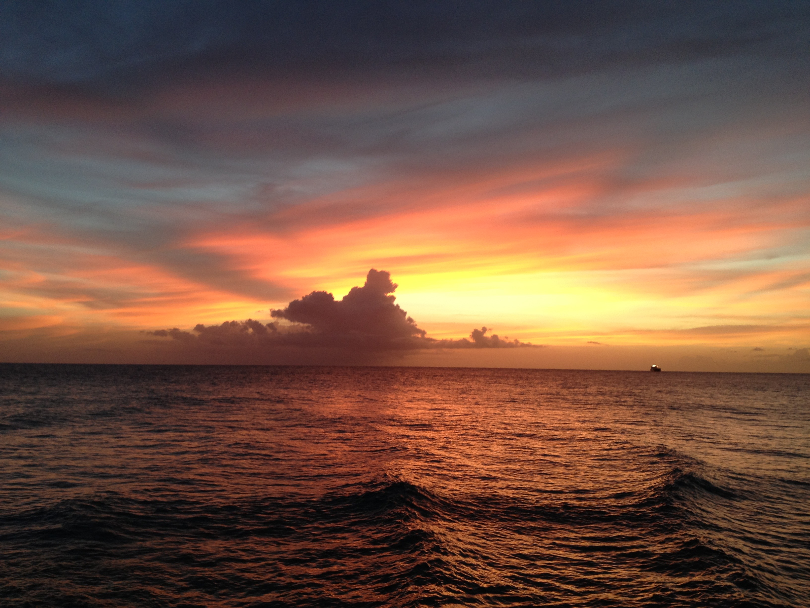 Free photo Clouds on the sea during sunset