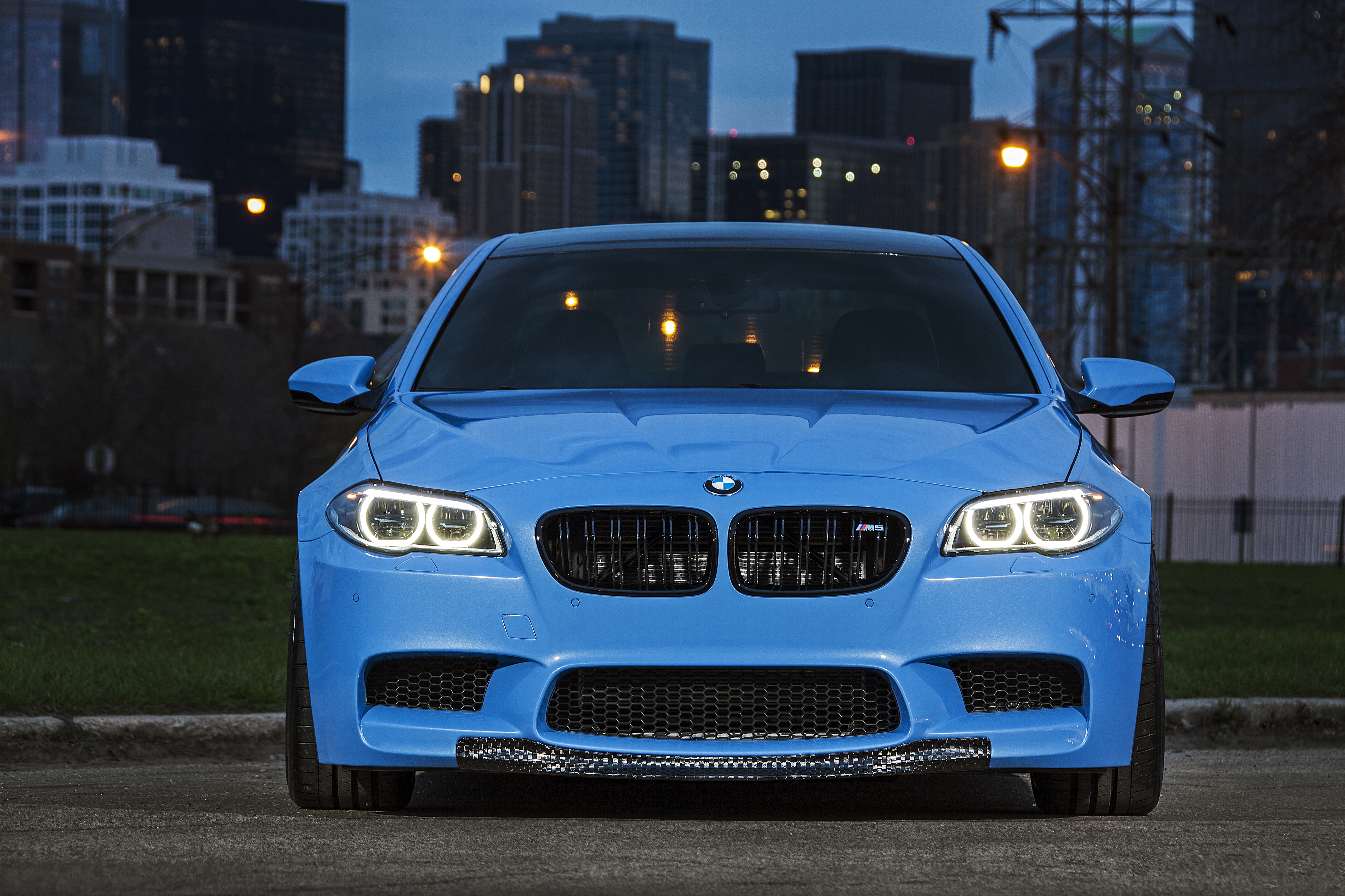 Free photo Blue bmw m5.