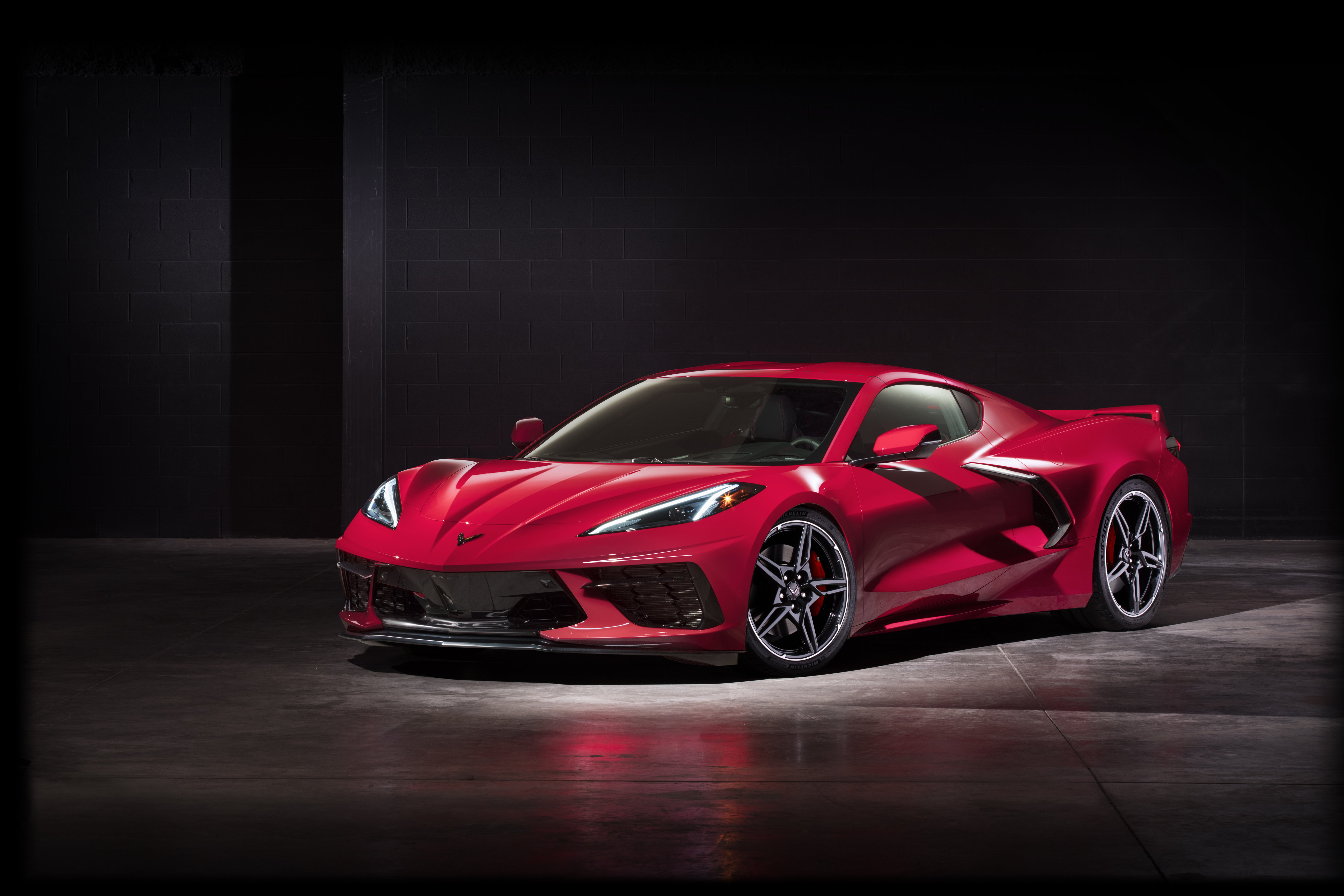 Chevrolet Corvette Stingray C8 in red