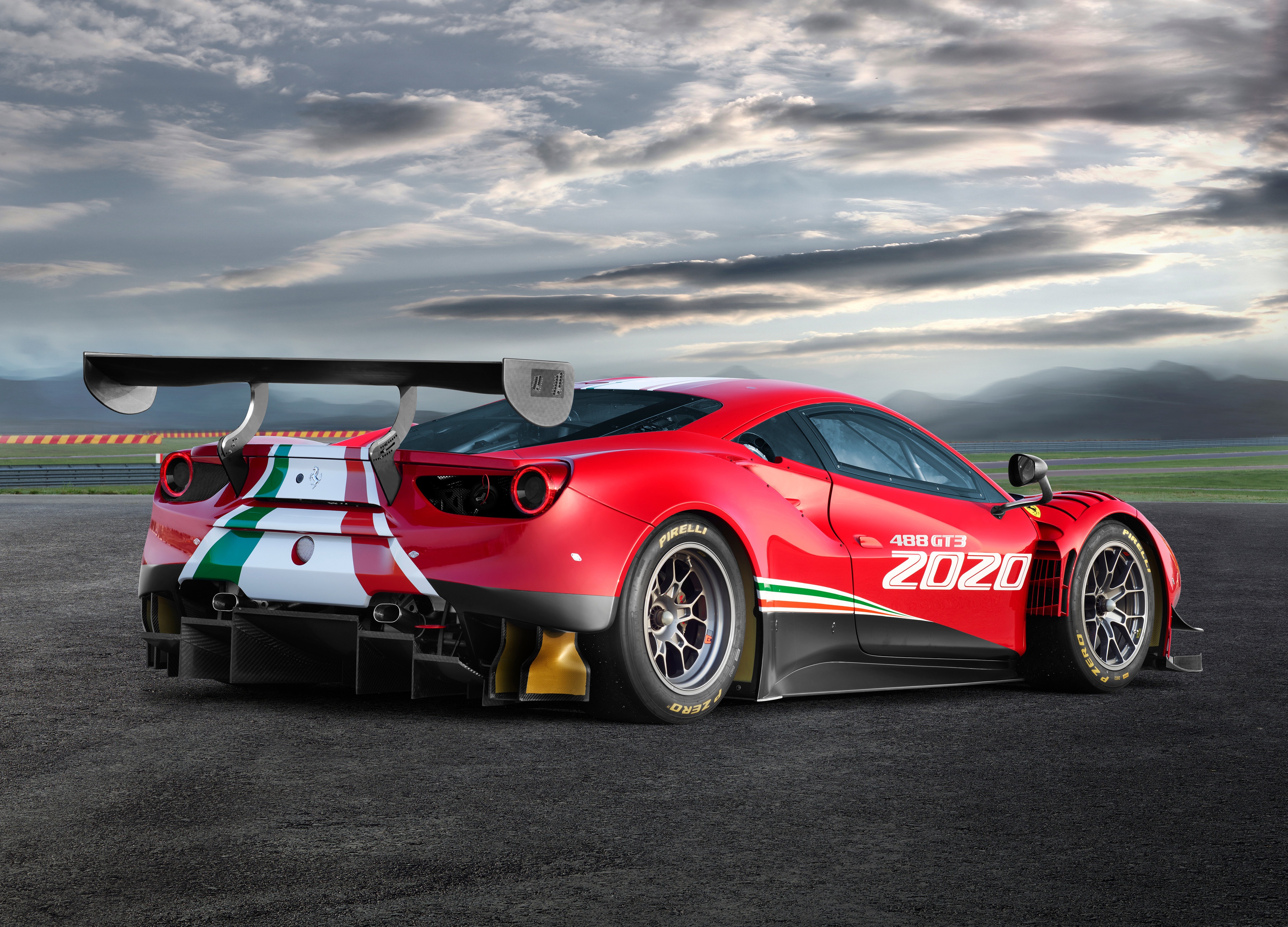 Free photo Racing Ferrari 488 rear view