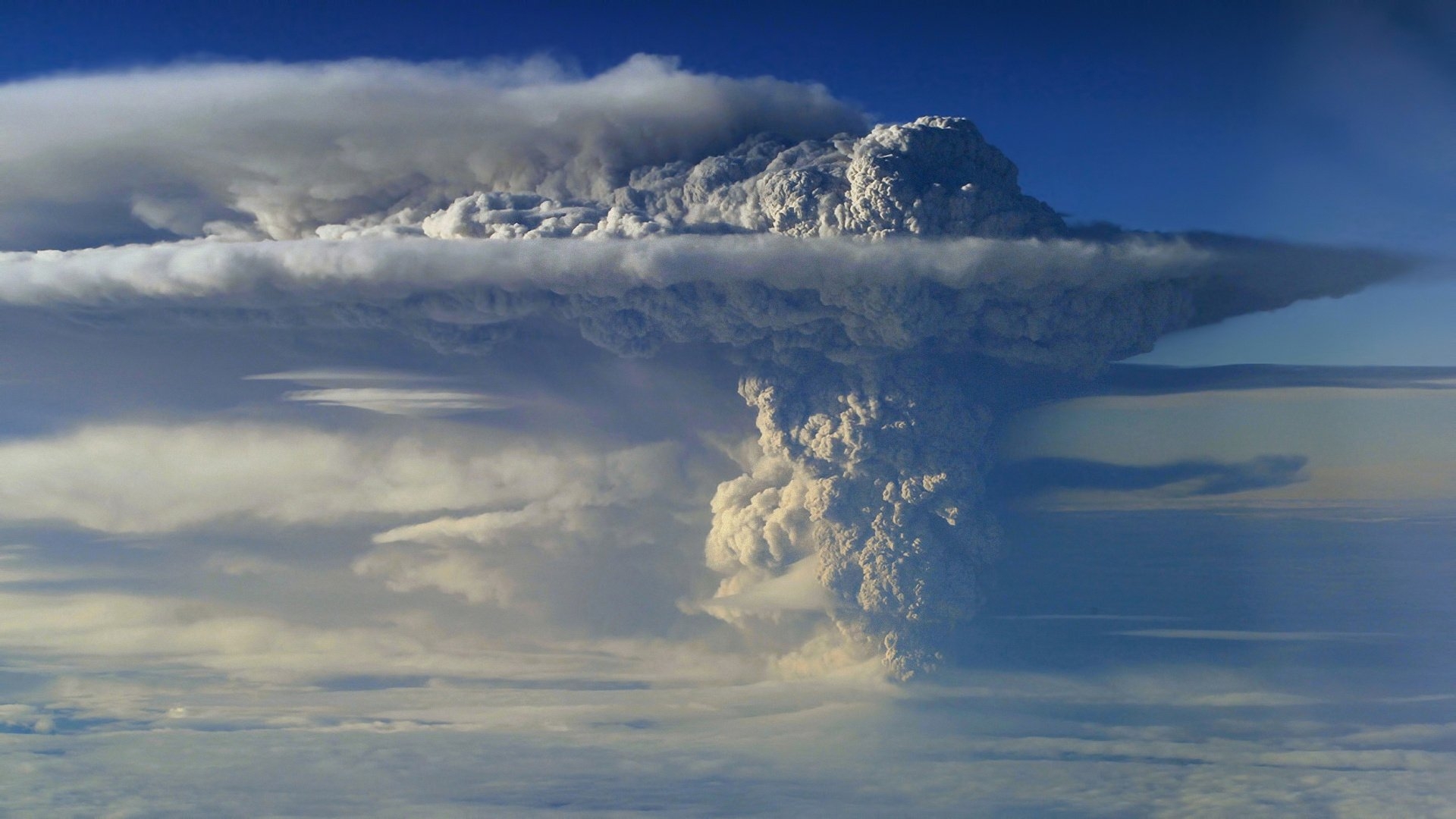 Wallpapers volcanic eruption smoke clouds on the desktop