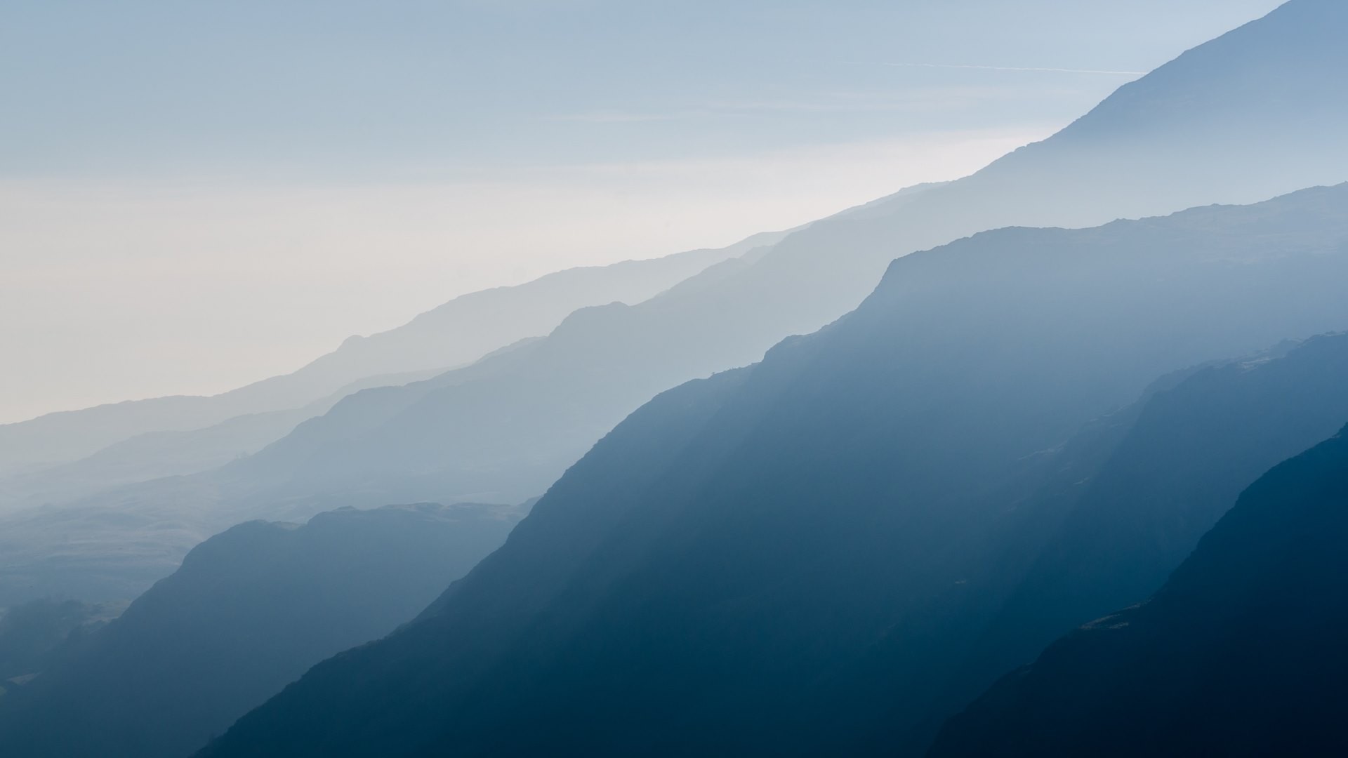 桌面上的壁纸景观 山区 山丘