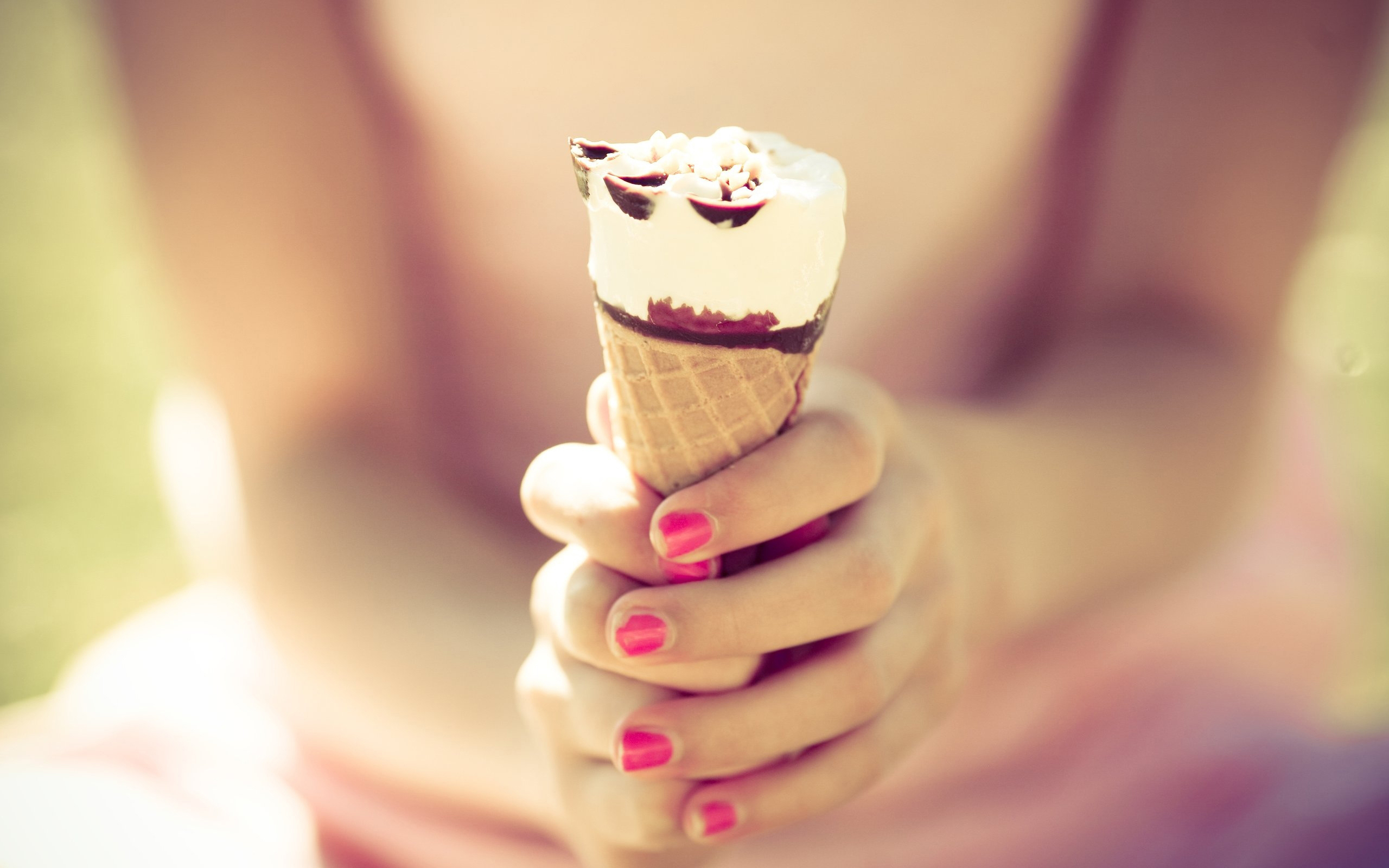 Wallpapers ice cream women hands on the desktop