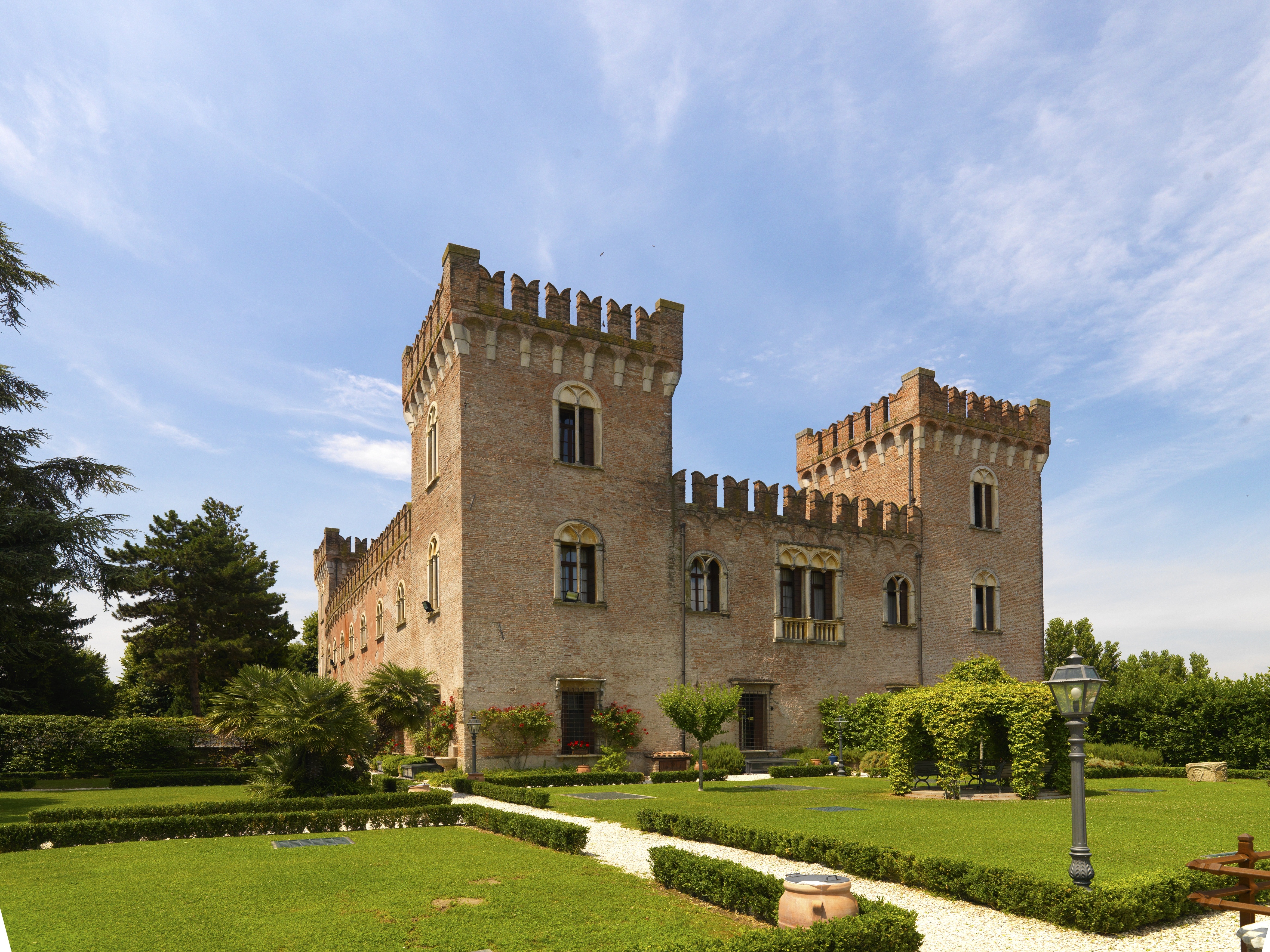 Wallpapers cities Italy castle on the desktop