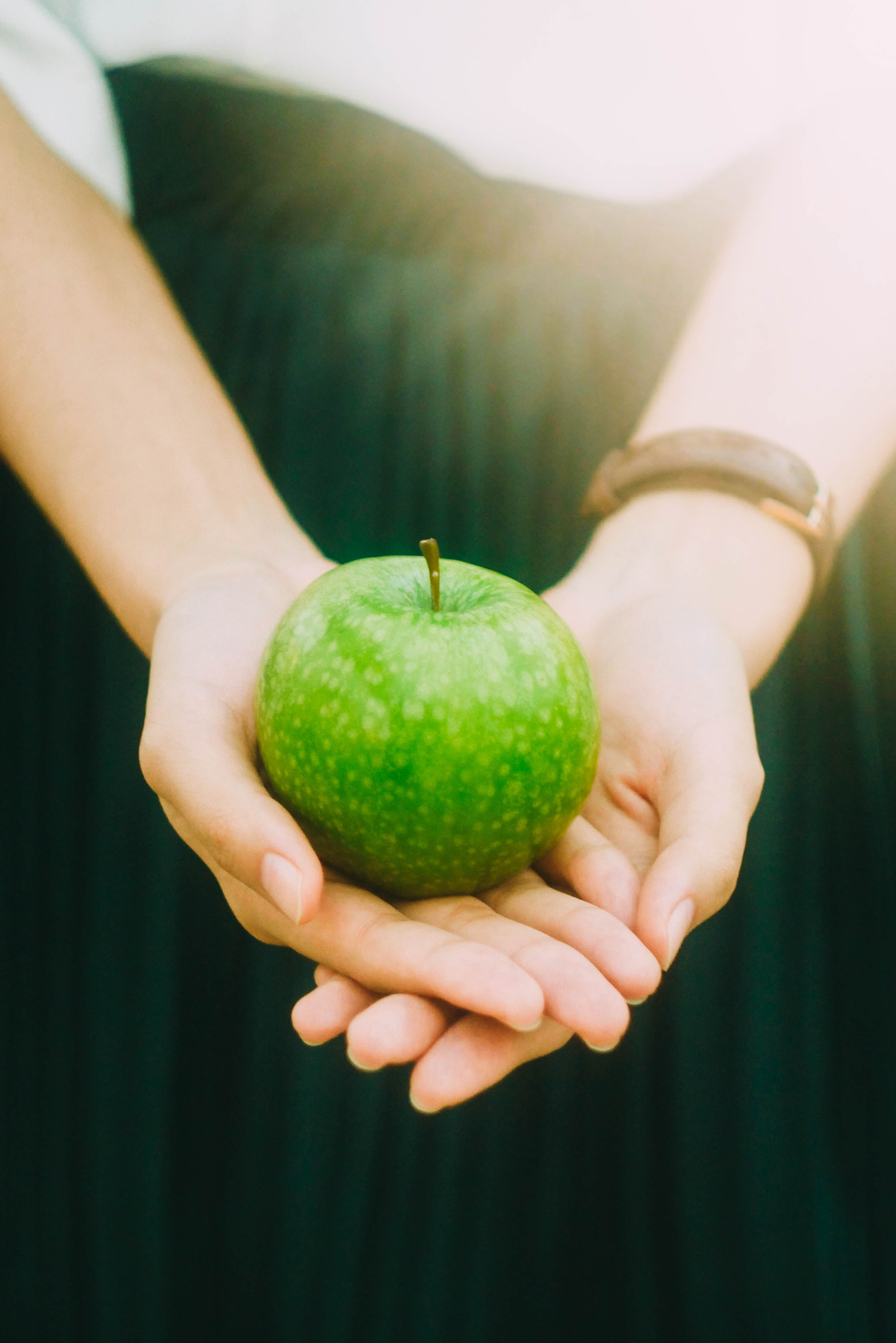 Wallpapers hand apple plant on the desktop