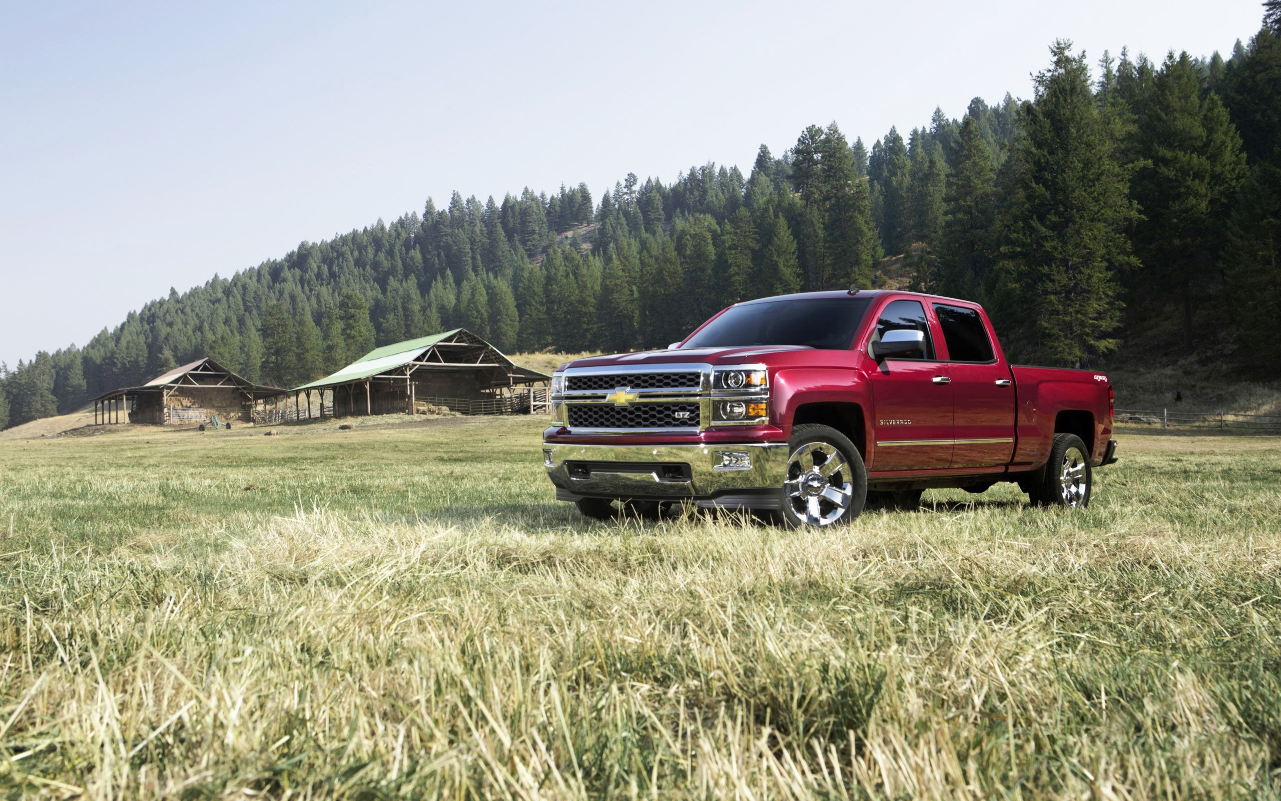 Free photo Chevrolet Silverado in the field