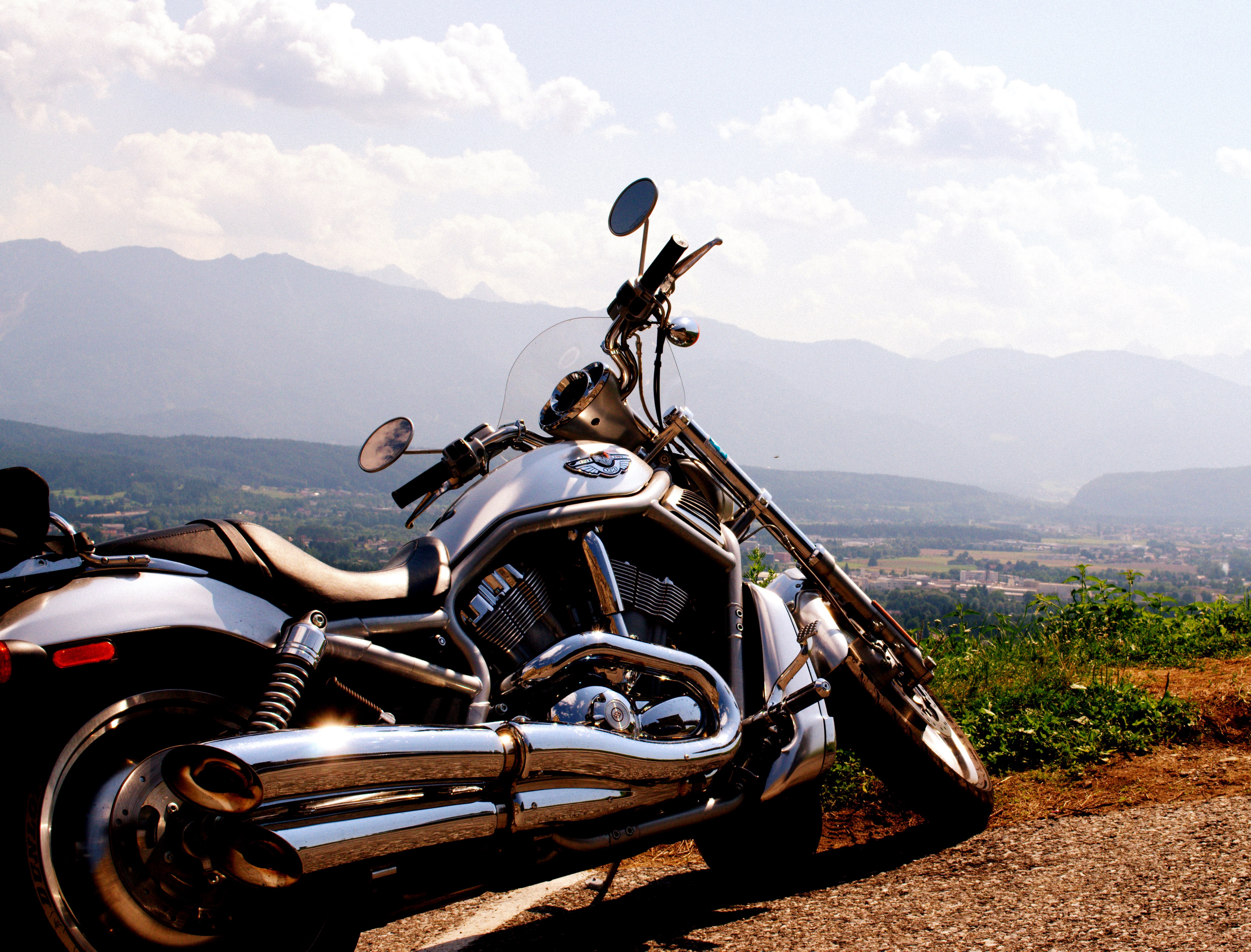 Free photo Harley Davidson against the landscape of the plains