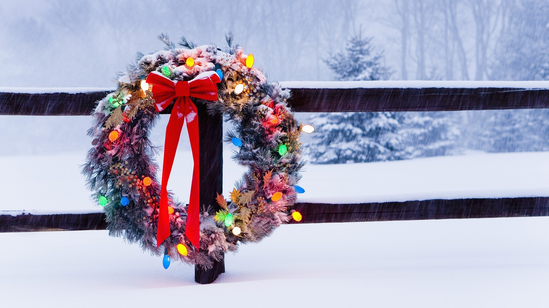 Free photo New Year`s wreath on the fence